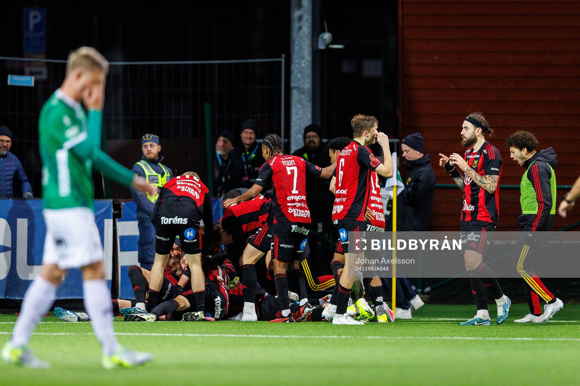 Östersunds Philip Bonde jublar