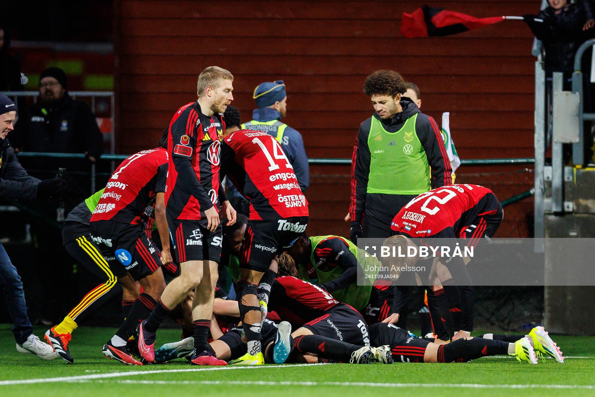Östersunds Philip Bonde jublar