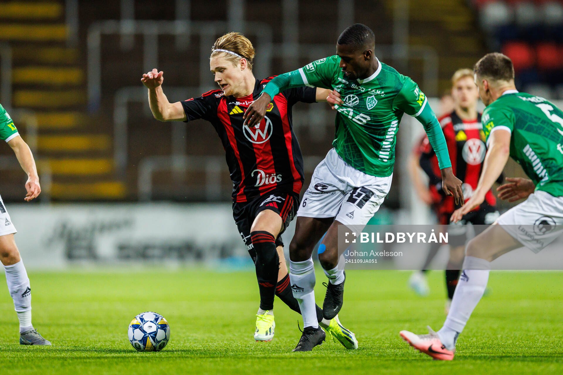Östersunds Sebastian Karlsson Grach och Brages Adil Titi