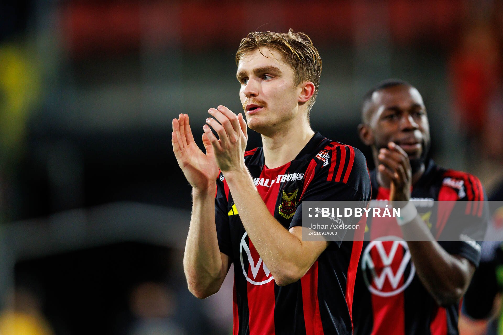 Östersunds Jakob Hedenquist jublar under fotbollsmatchen i Superettan mellan Östersund och Brage den 9 november 2024 i Östersund. 