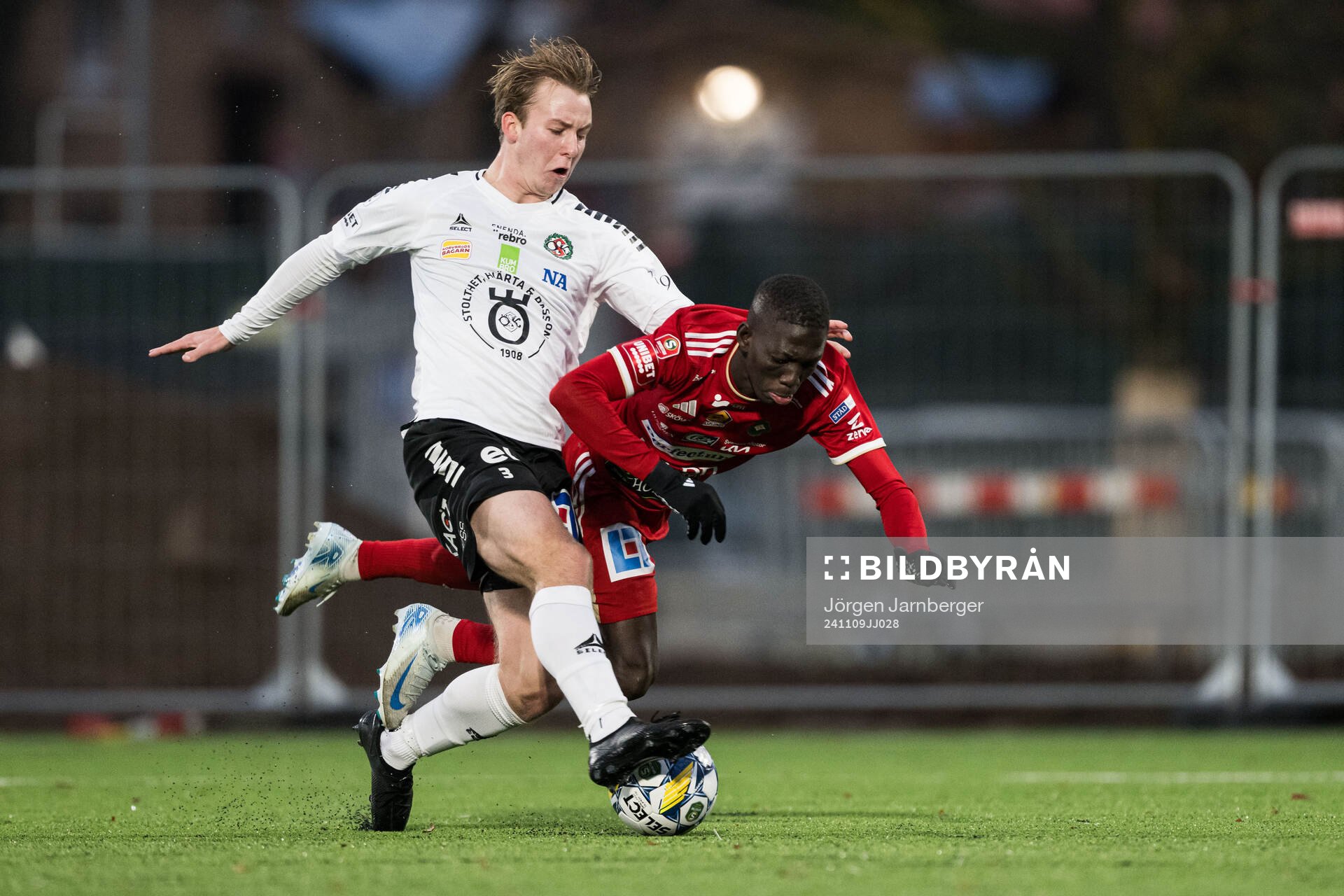 Örebros Oskar Käck och Skövde AIKs Mamadou Ousmane Diagne