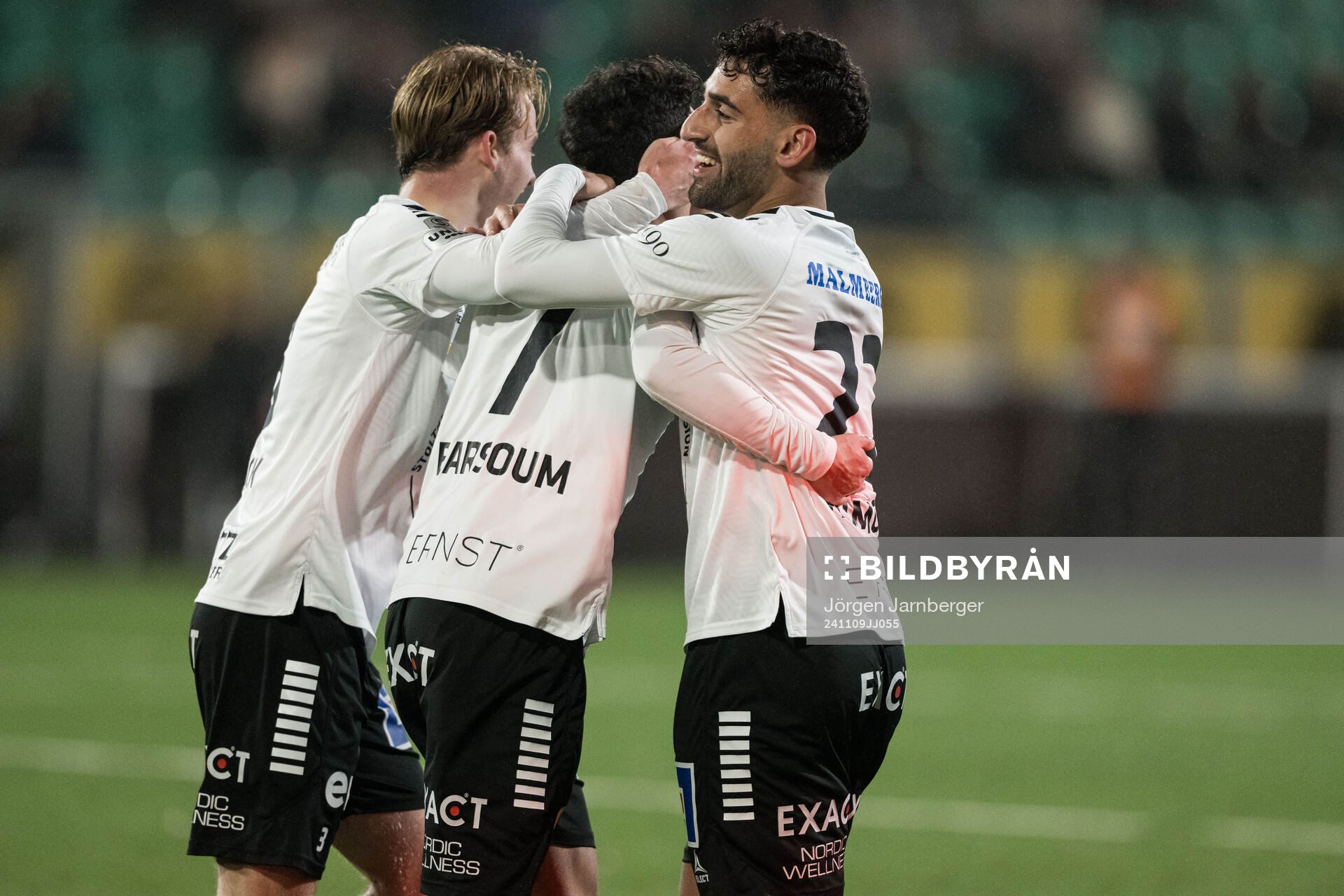 Örebros Elias Barsoum jublar