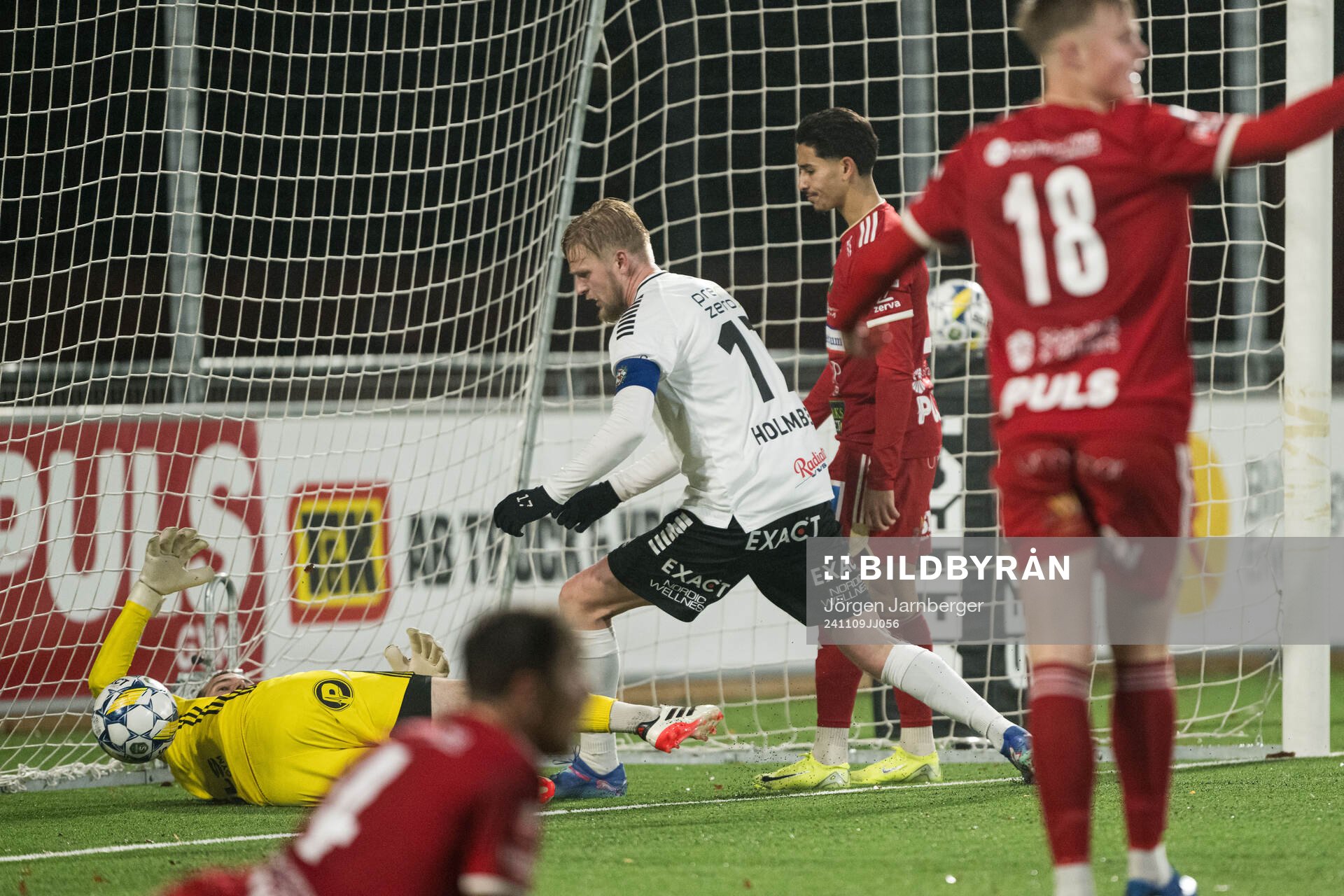 Örebros Karl Holmberg jublar