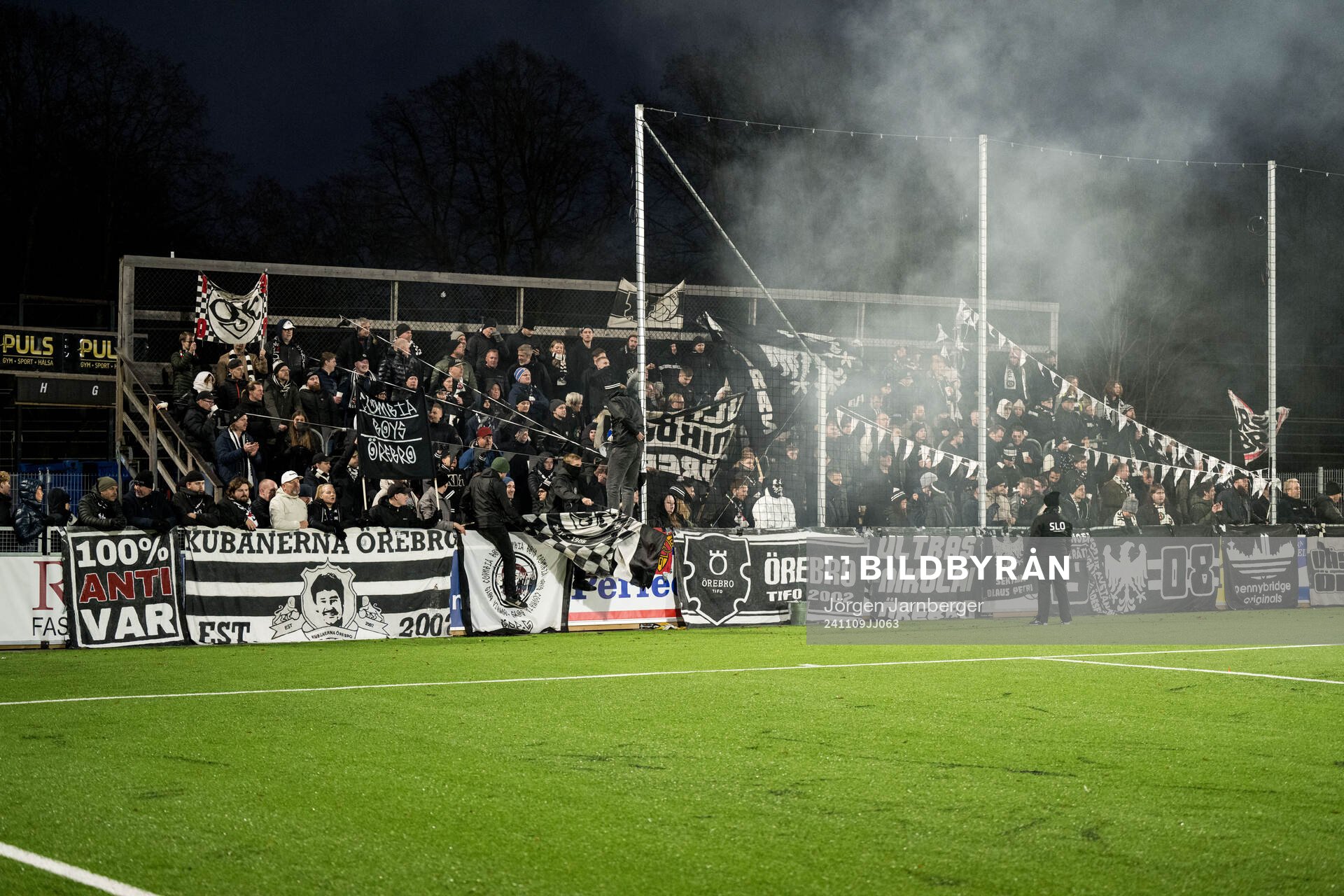 Örebro supportrar på läktaren
