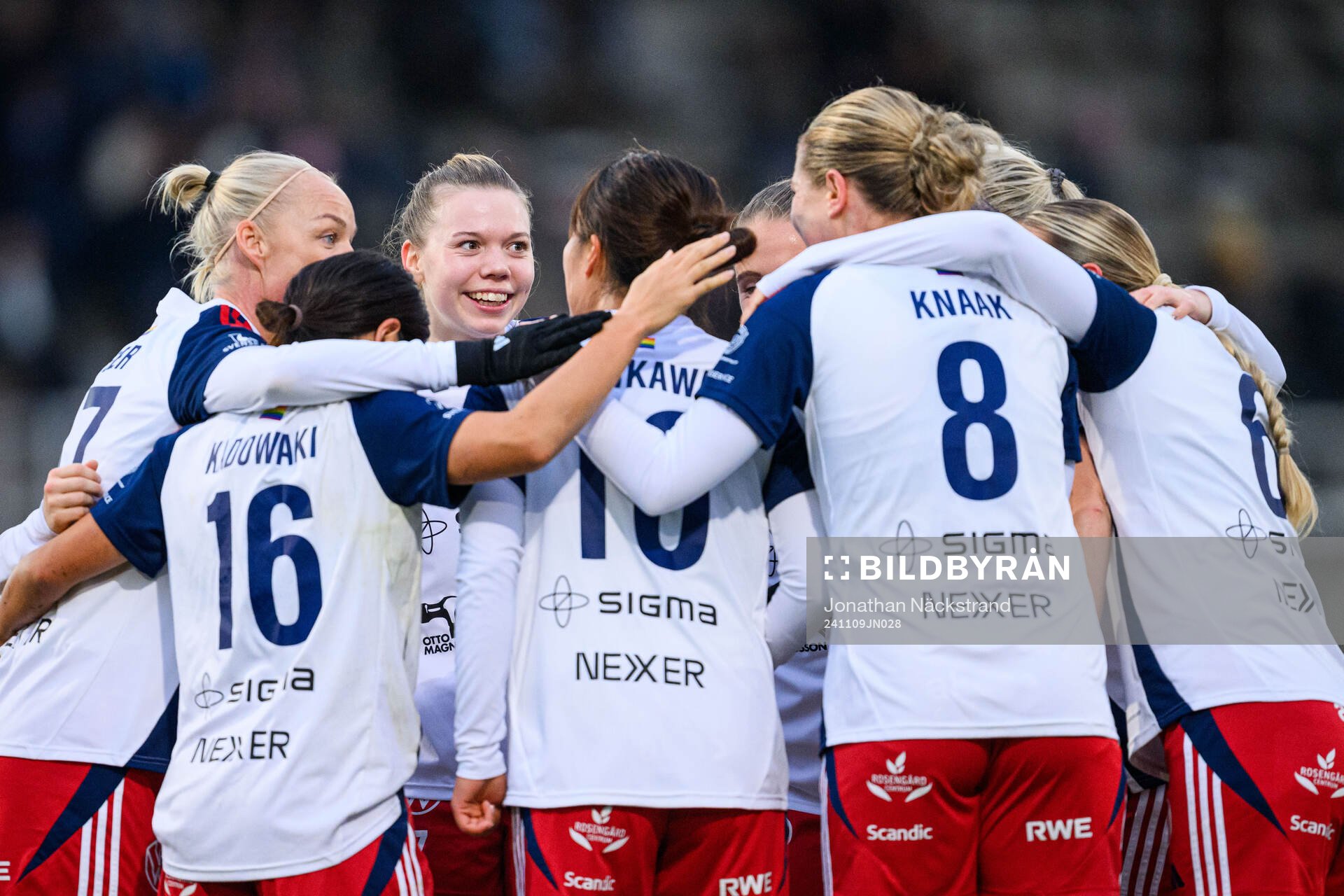 Rosengårds Momoko Tanikawa jublar med lagkamrater