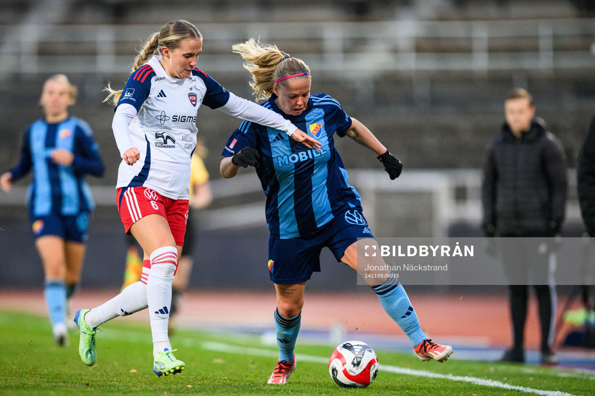 Djurgårdens Therese Åsland och Rosengårds Ria Noora