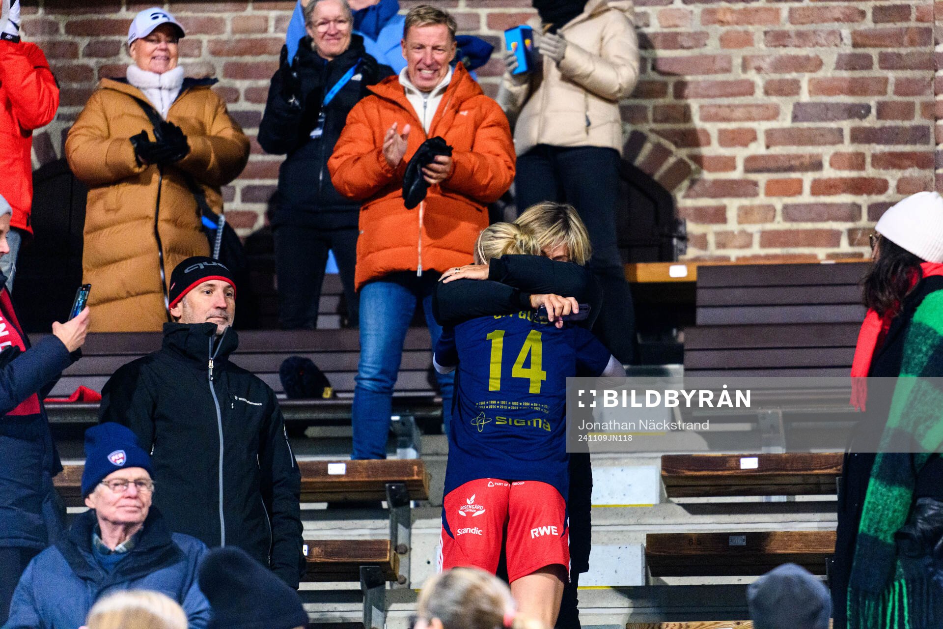 Rosengårds Caroline Seger jublar med familj och vänner
