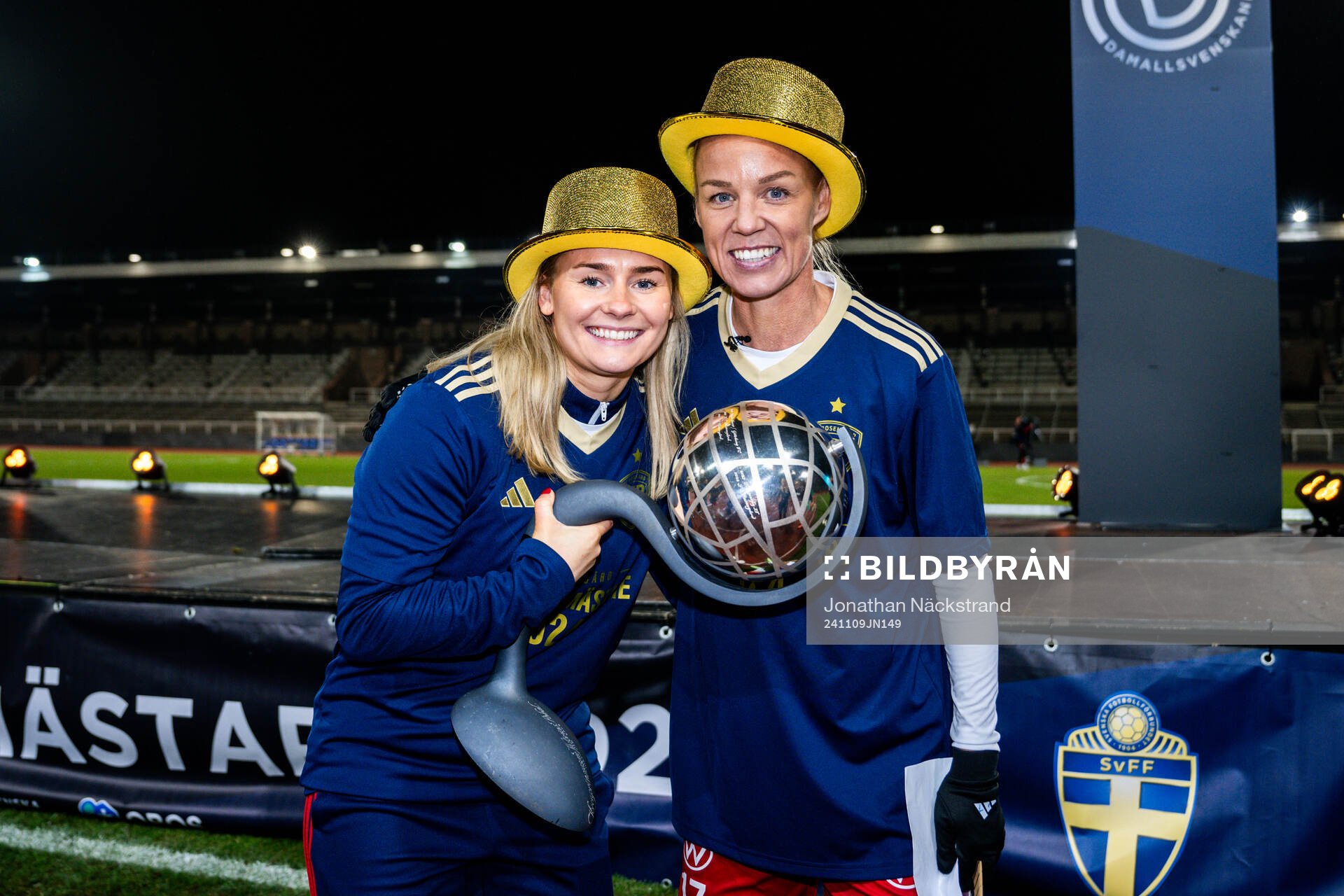 Rosengårds Emma Jansson och Caroline Seger  jublar med
