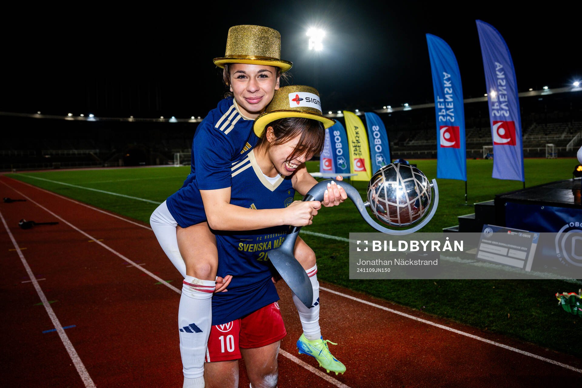 Rosengårds Mikaela Stojanovska och Momoko Tanikawa jublar