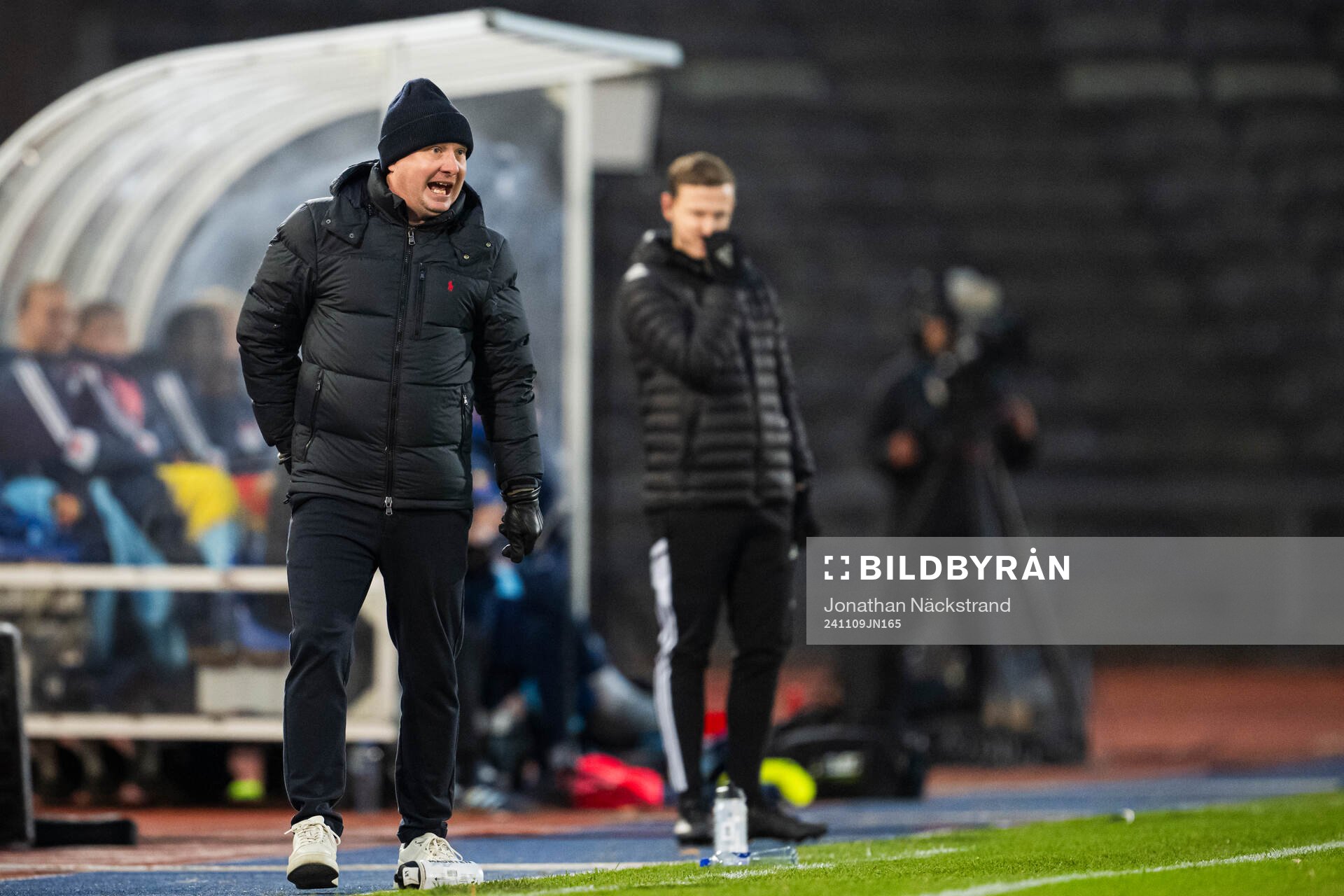 Rosengårds tränare Joel Kjetselberg under fotbollsmatchen i Damallsvenskan mellan Djurgården och Rosengård den 9 november 2024 i Stockholm.