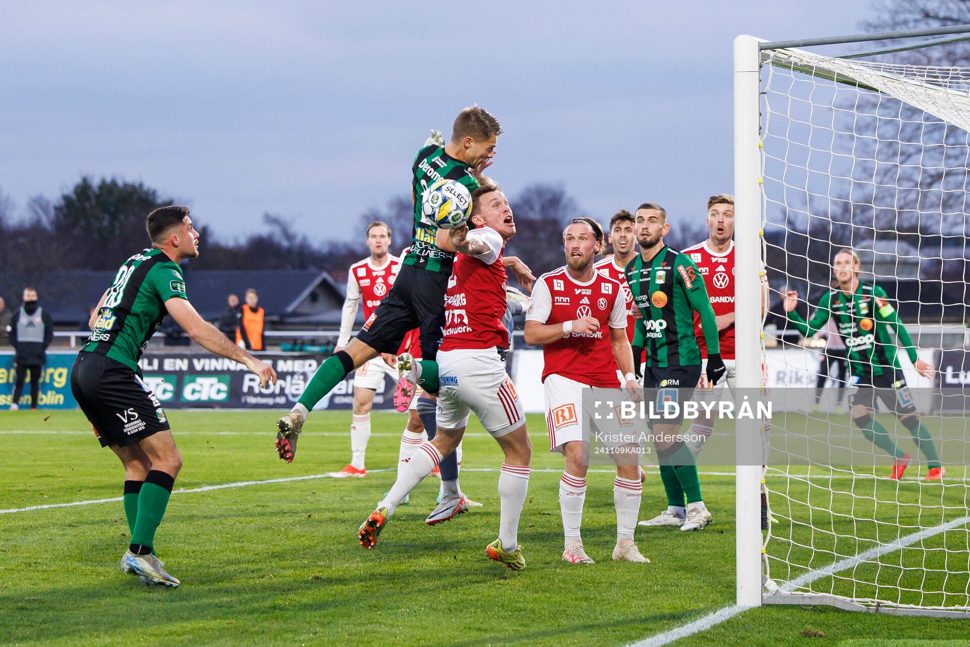 Varbergs Gustav Broman och Sandvikens IFs Daniel Söderberg