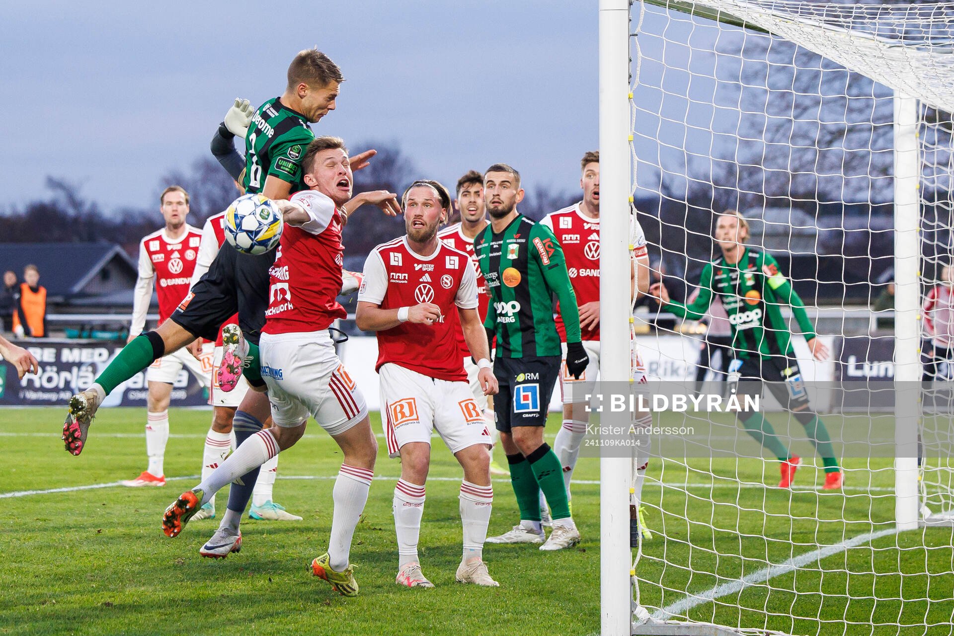 Varbergs Gustav Broman och Sandvikens IFs Daniel Söderberg