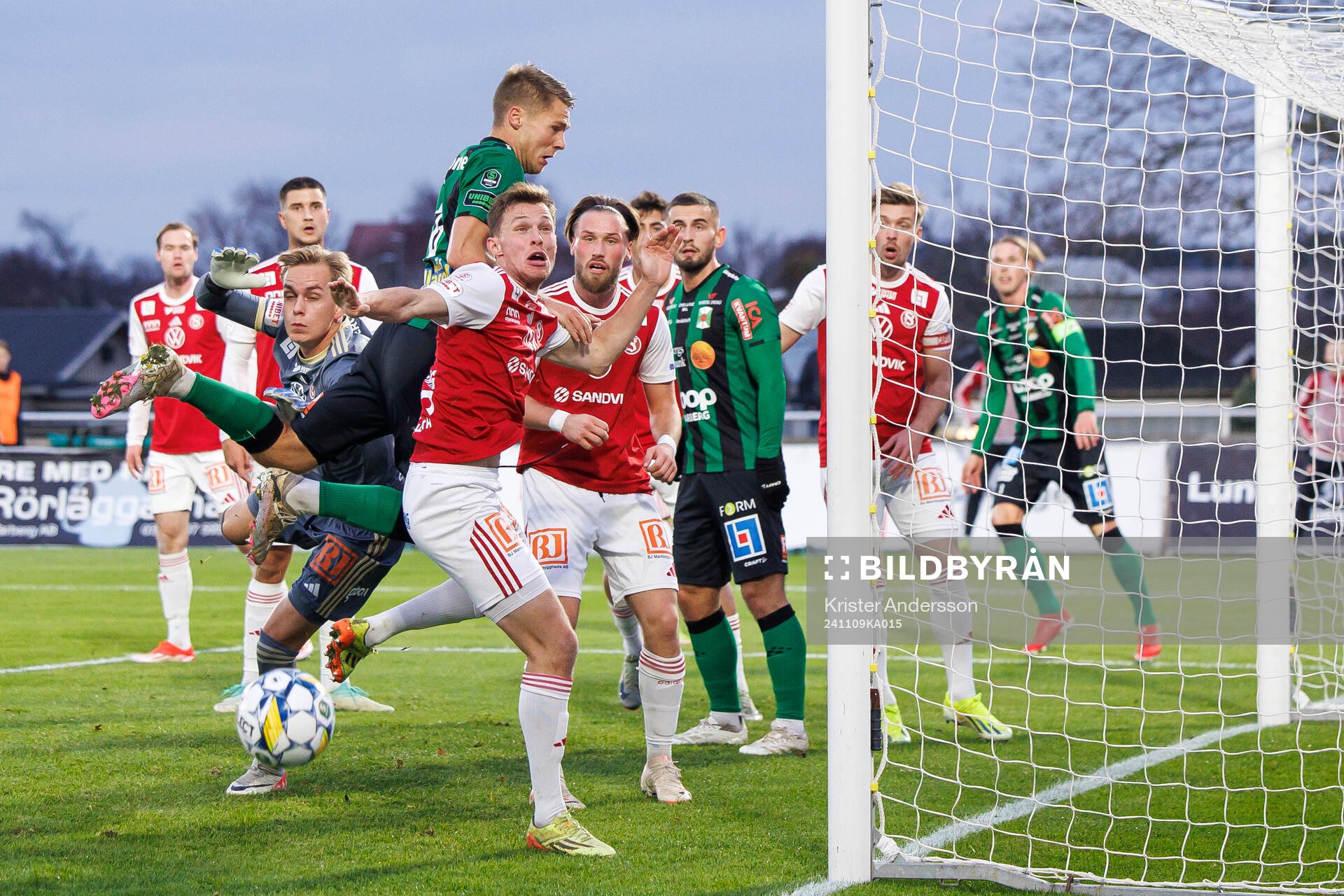 Varbergs Gustav Broman och Sandvikens IFs Daniel Söderberg