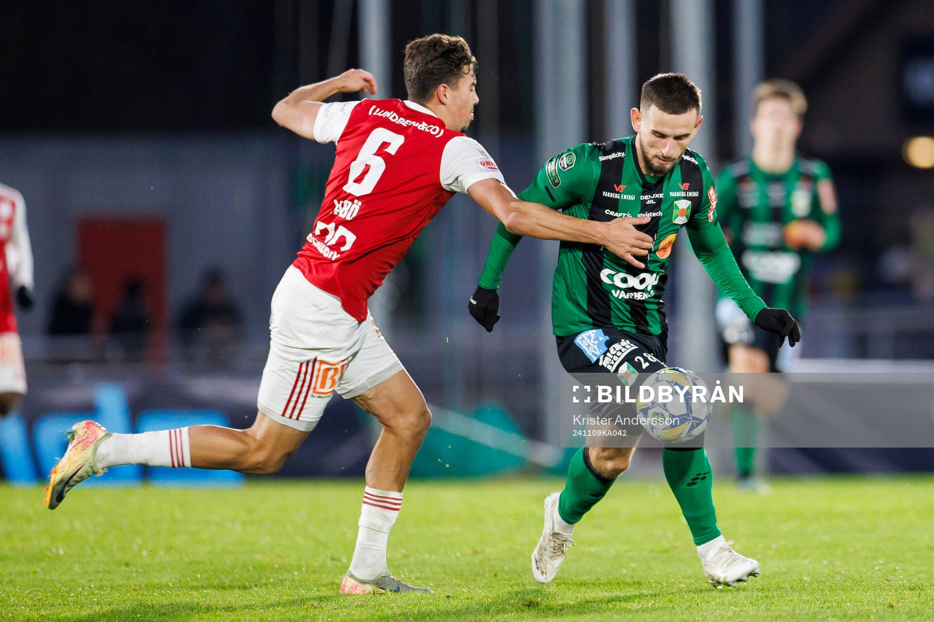 Sandvikens IFs Liam Vabö och Varbergs Erion Sadiku