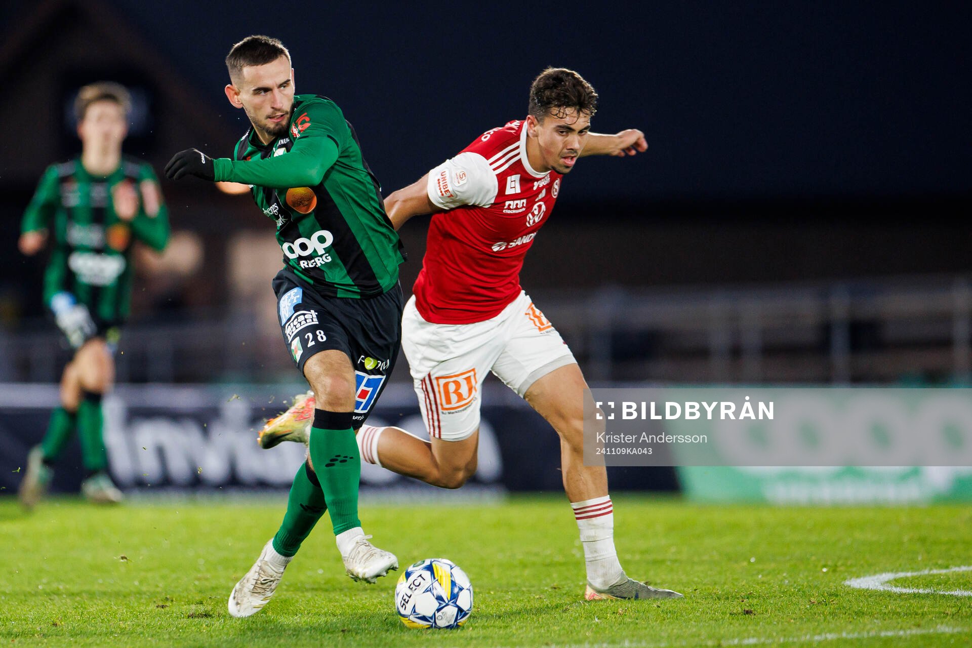 Sandvikens IFs Liam Vabö och Varbergs Erion Sadiku