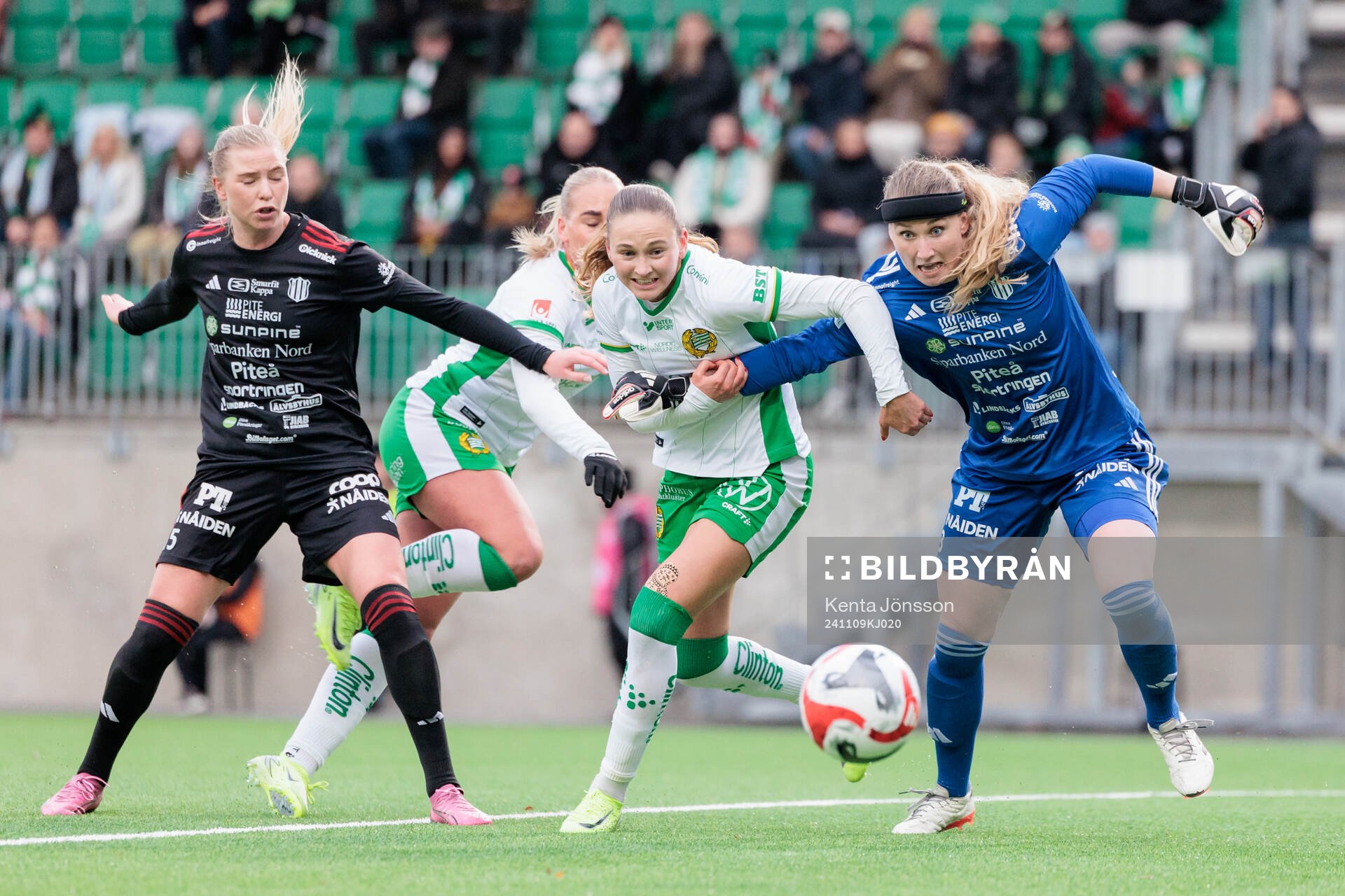 Hammarbys Vilde Hasund och Piteås målvakt Samantha