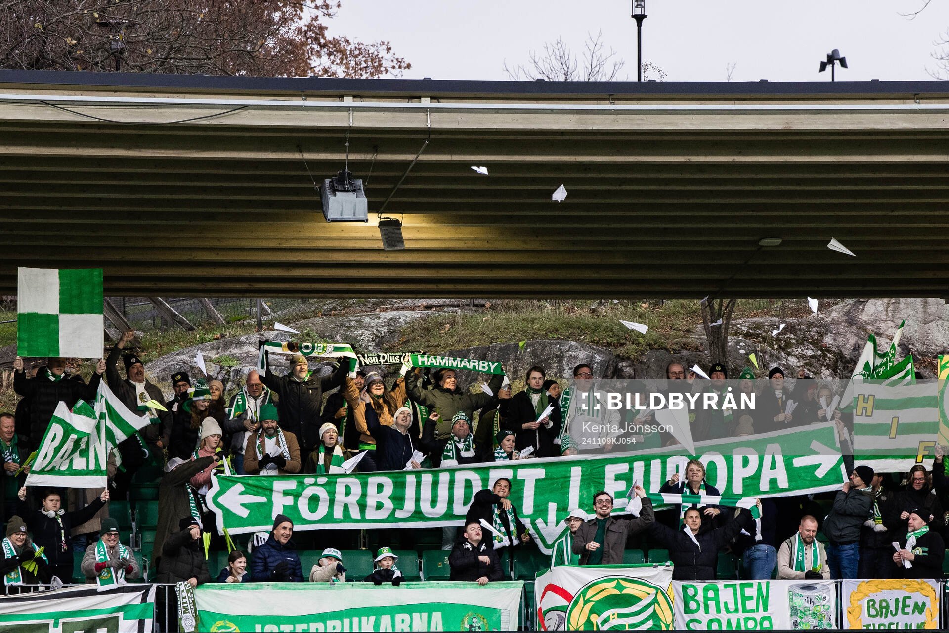 Hammarbys supportrar med tifo