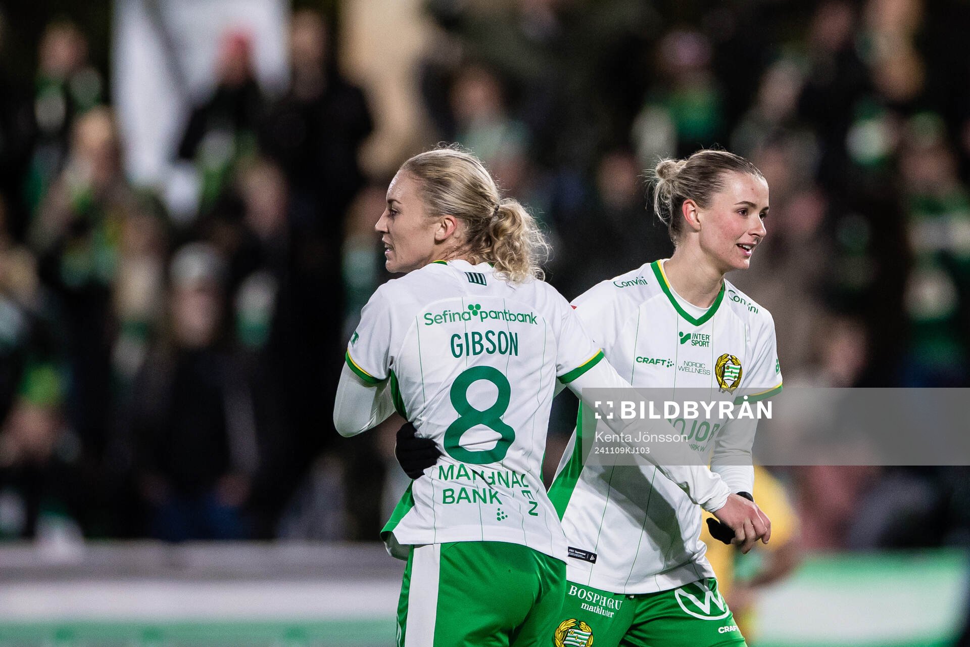 Hammarbys Ellen Gibson och Thea Sørbo jublar