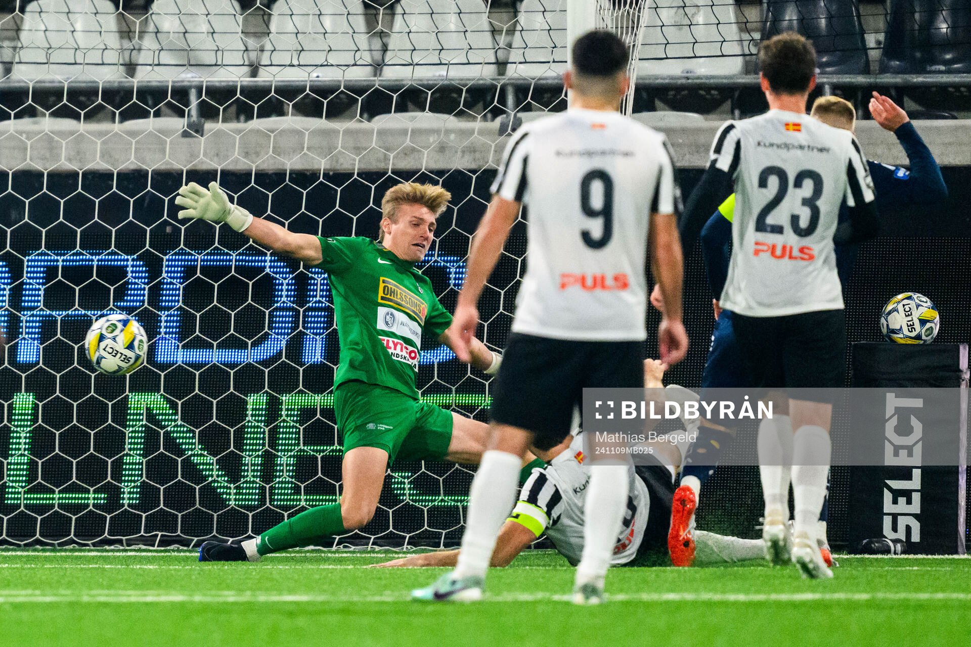 Landskronas målvakt Svante Hildeman släpper in 1-0 från