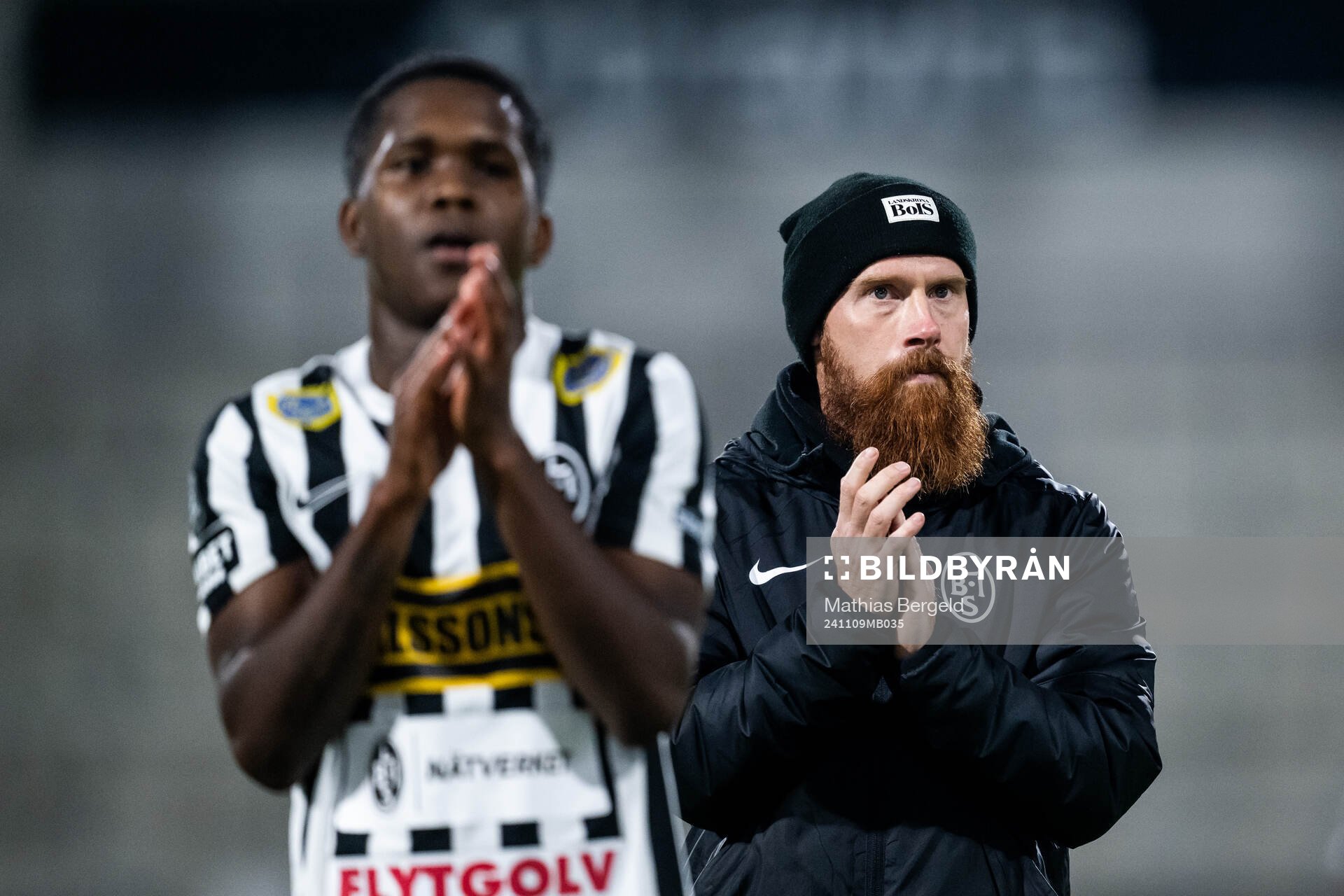 Landskronas tränare Max Mölder tackar supportrarna