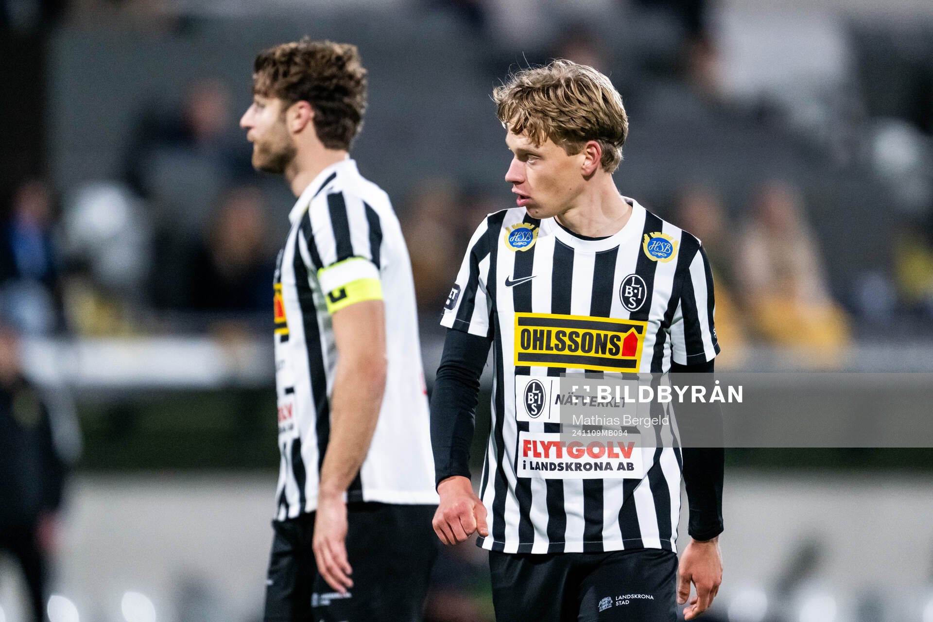 Landskronas Erik Hedenquist och Gustaf Bruzelius under fotbollsmatchen i Superettan mellan Utsikten och Landskrona den 9 november 2024 i Göteborg.