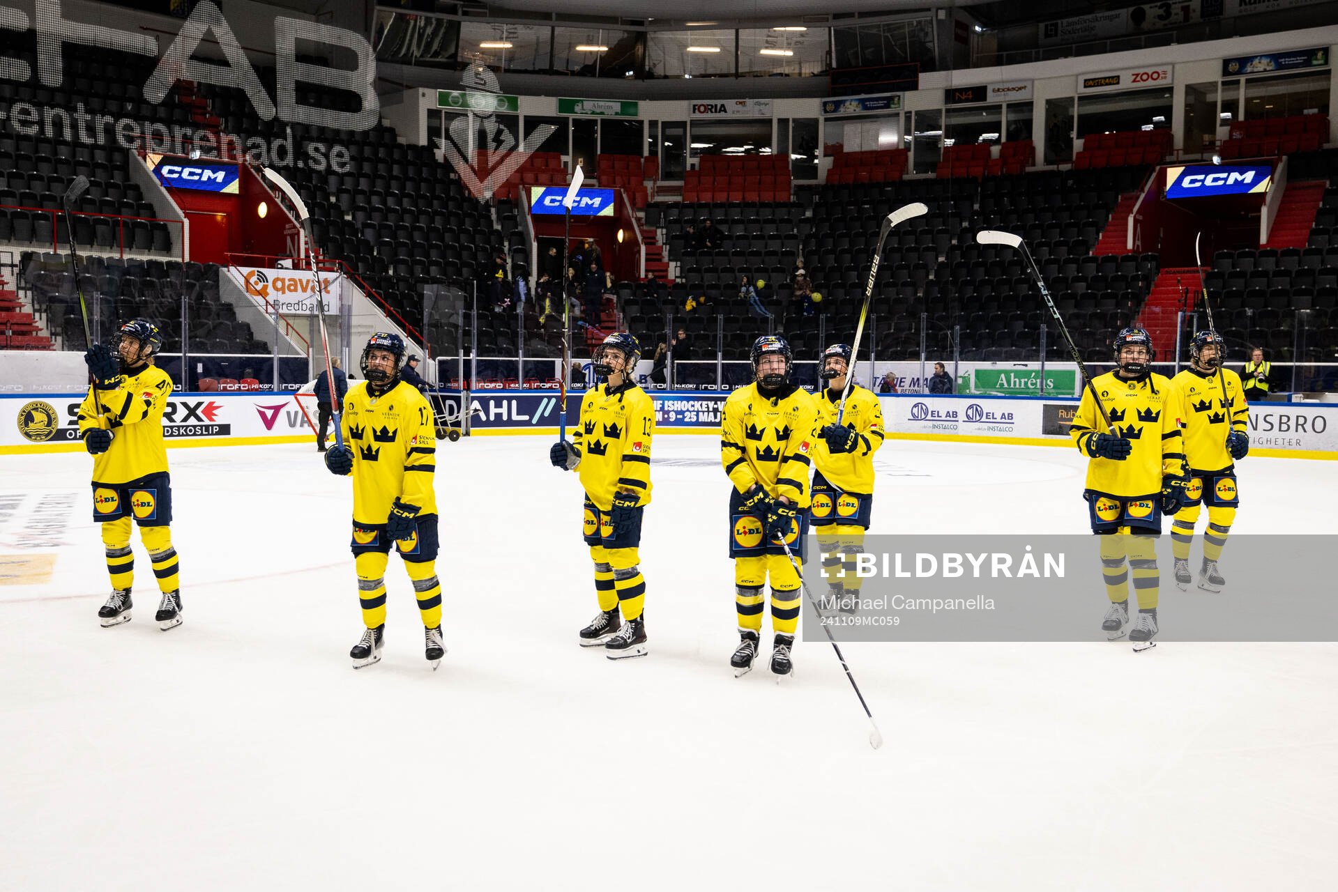 Players from of of Sweden thank the supporters