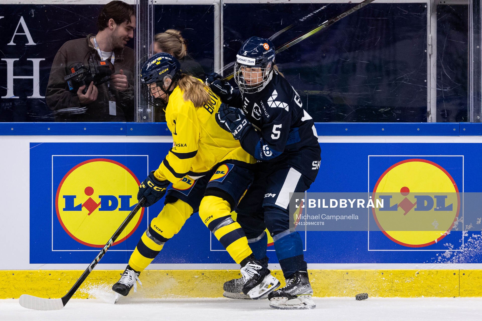 Josefin Bouveng of Sweden and Ada Eronen of Finland