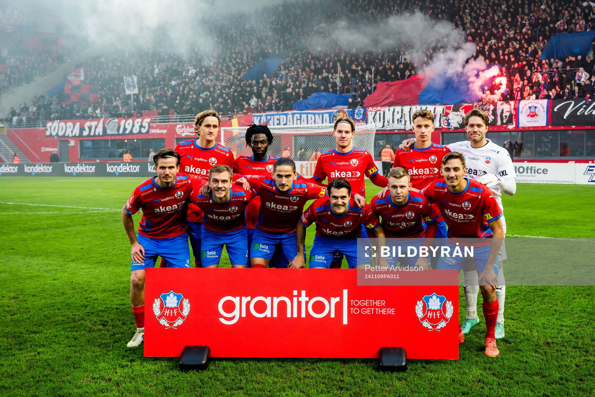 Helsingborgs spelare ställer upp för en lagbild