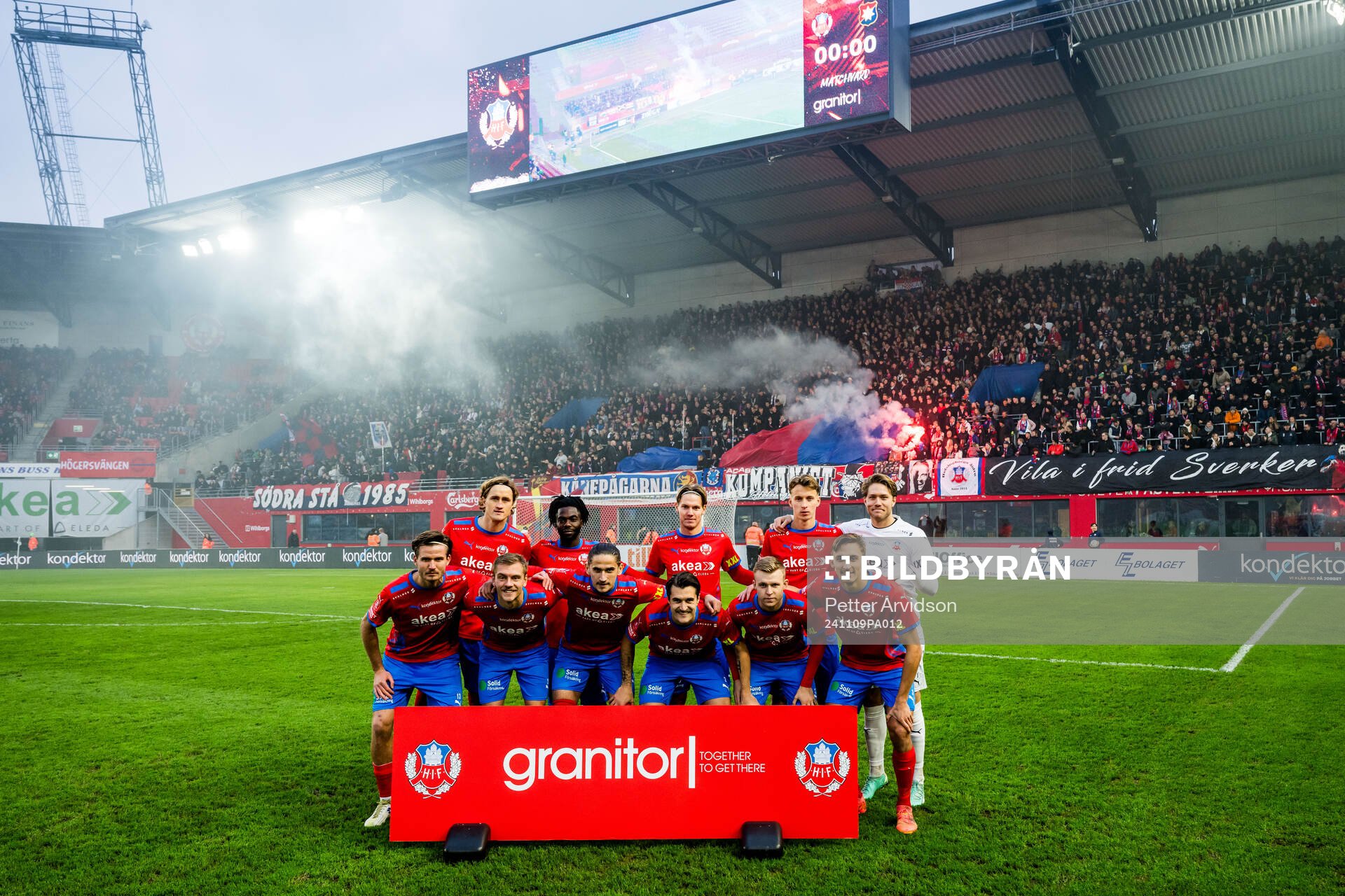 Helsingborgs startelva ställer upp för en lagbild inför fotbollsmatchen i Superettan mellan Helsingborg och Örgryte den 9 november 2024 i Helsingborg.