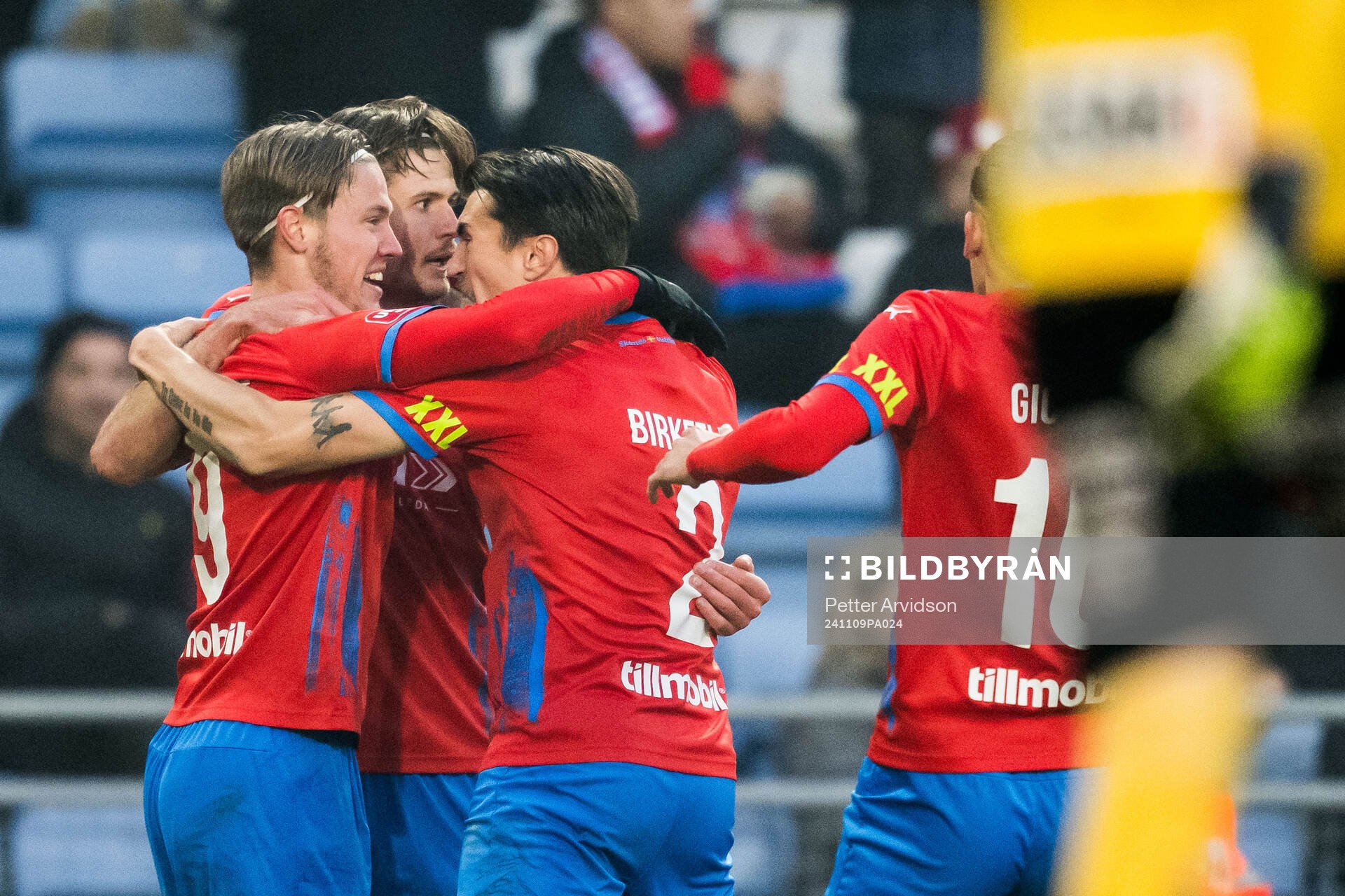 Helsingborgs Taylor Silverholt, Wilhelm Loeper och Jon Birkfeldt jublar efter 1-0 under fotbollsmatchen i Superettan mellan Helsingborg och Örgryte den 9 november 2024 i Helsingborg.