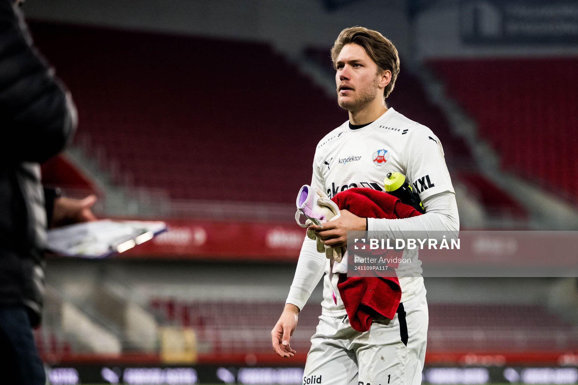 Helsingborgs målvakt Kalle Joelsson deppar