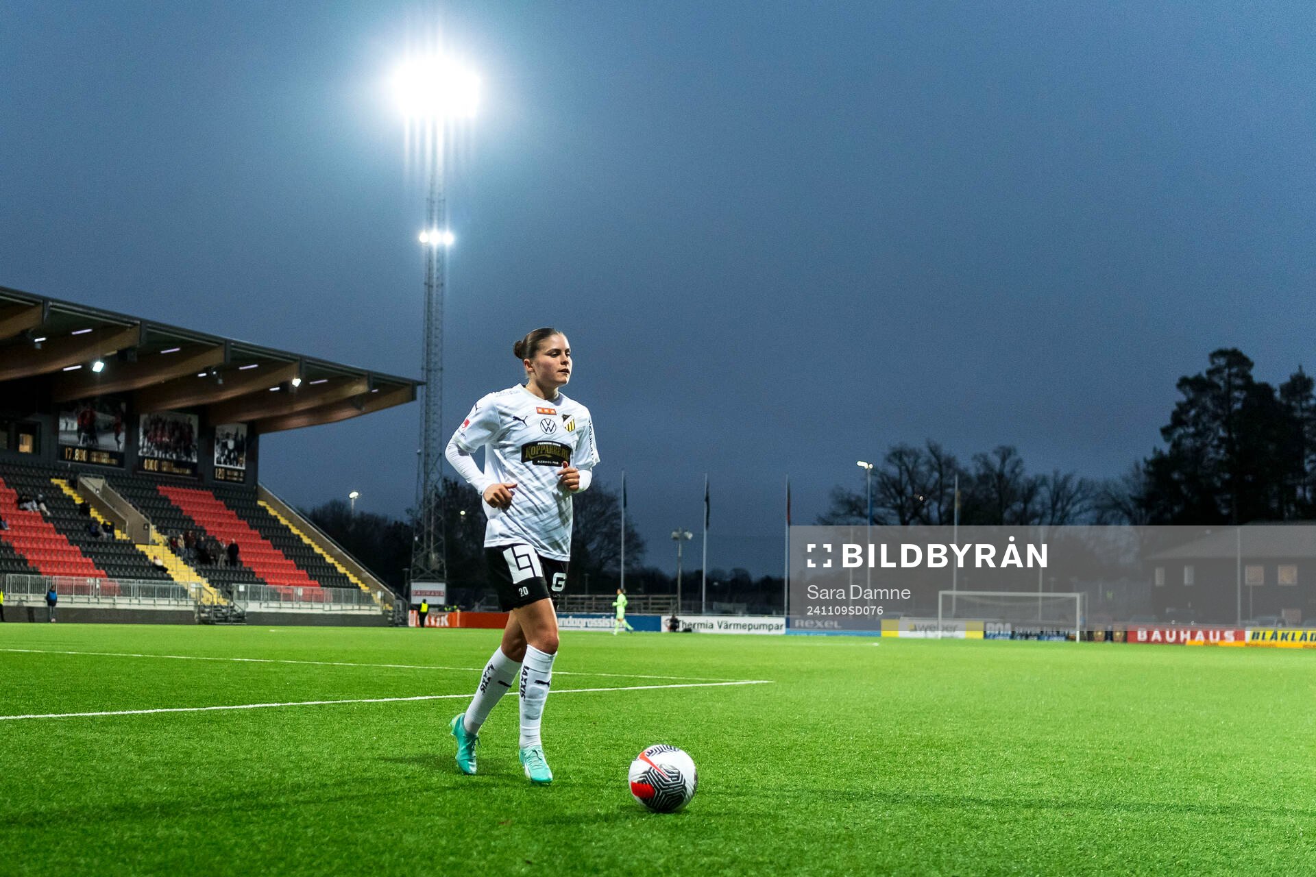 Häckens Hanna Wijk under fotbollsmatchen i Damallsvenskan mellan Brommapojkarna och Häcken den 9 november 2024 i Stockholm. 