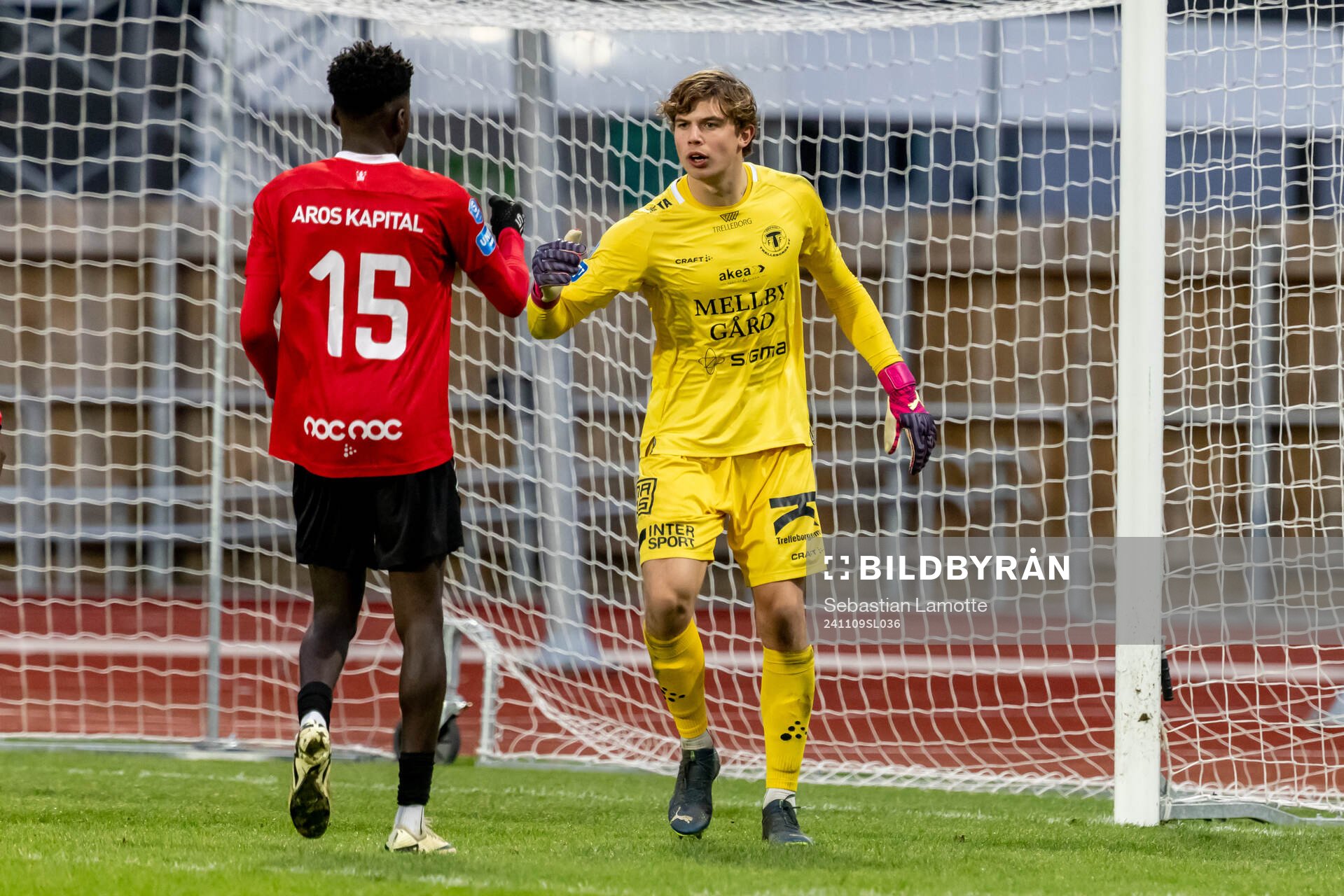 Trelleborgs Emmanuel Godwin och målvakt Melker Ellborg