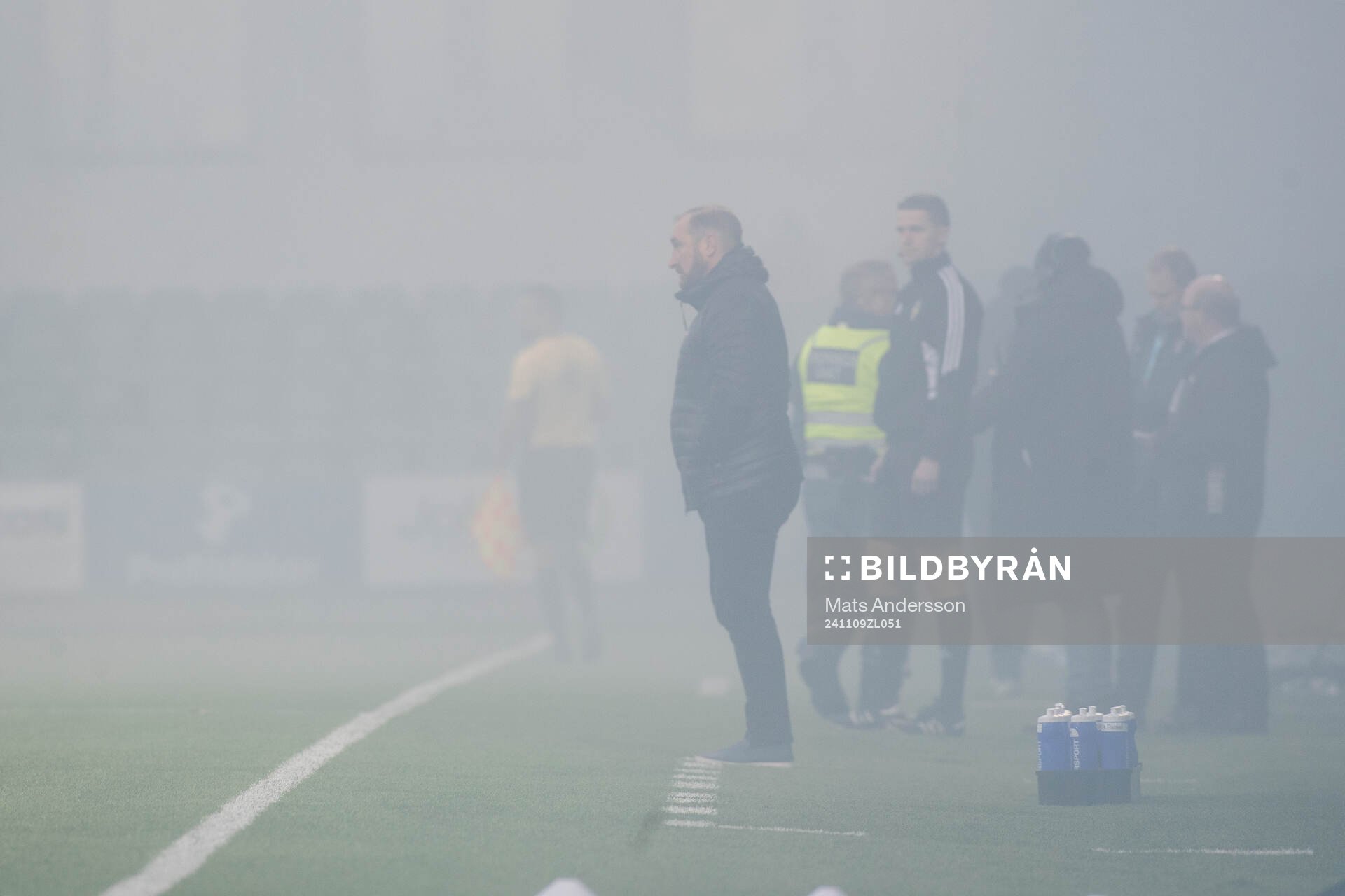 Gefles huvudtränare Mikael Bengtsson innan fotbollsmatchen