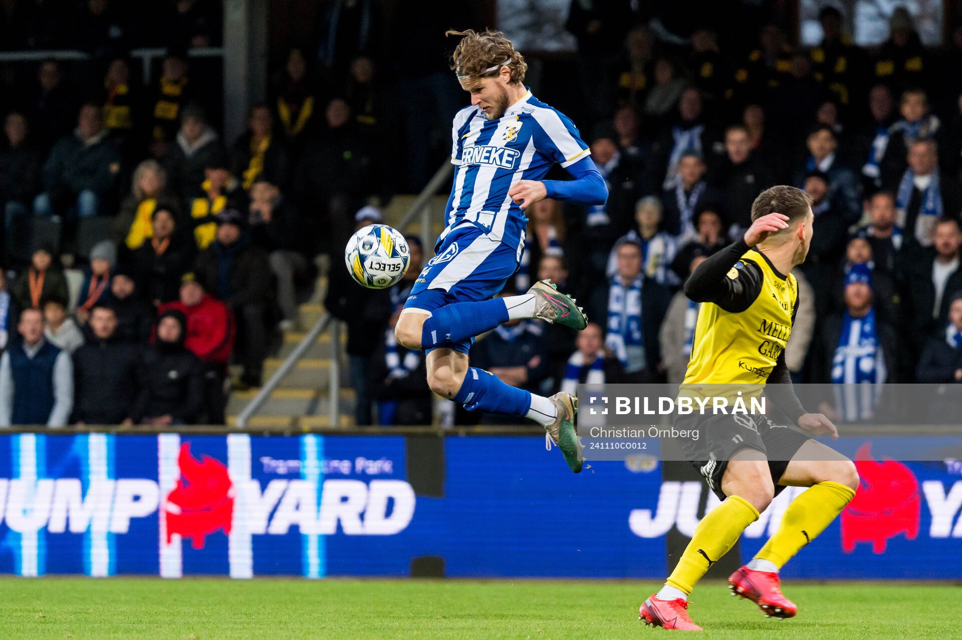 IFK Göteborgs Gustaf Norlin och Mjällbys Timo Stavitski