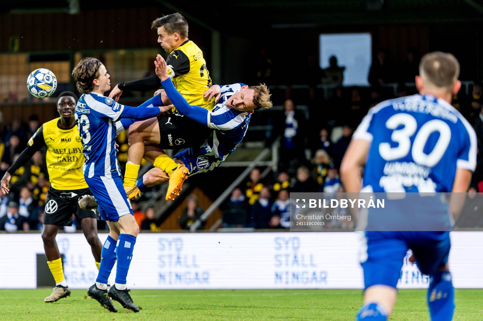 Mjällbys Jesper Gustavsson och IFK Göteborgs Laurs