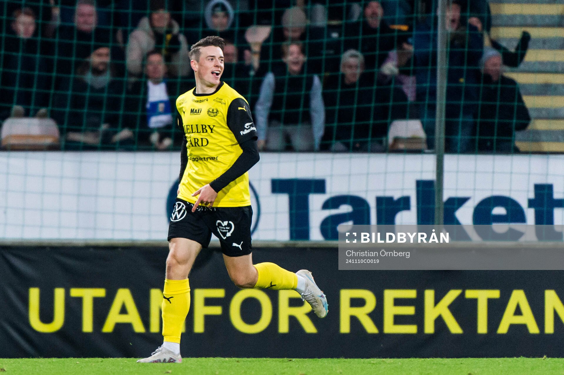 Mjällbys Elliot Stroud jublar