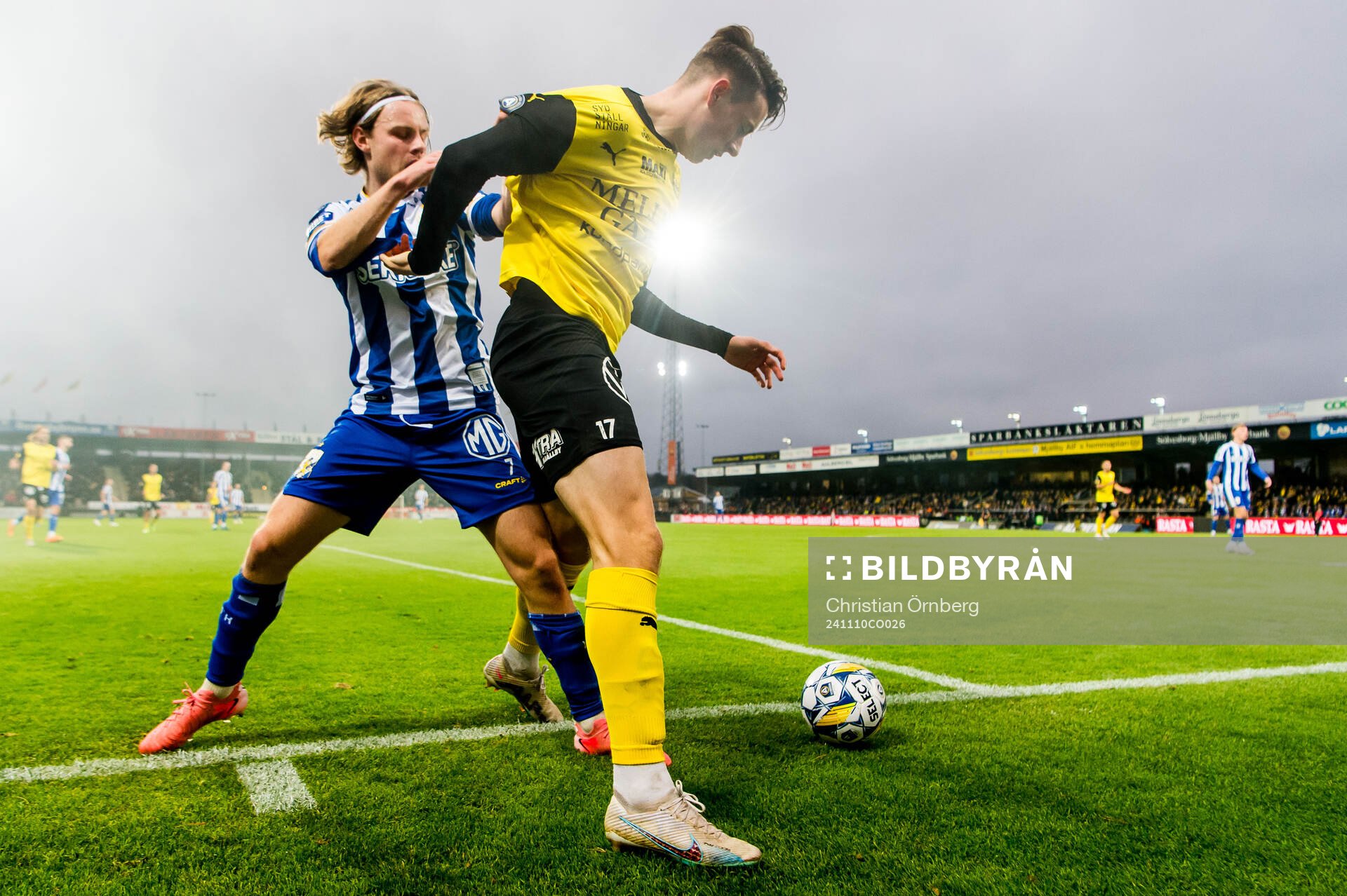 IFK Göteborgs Oscar Pettersson och Mjällbys Elliot Stroud