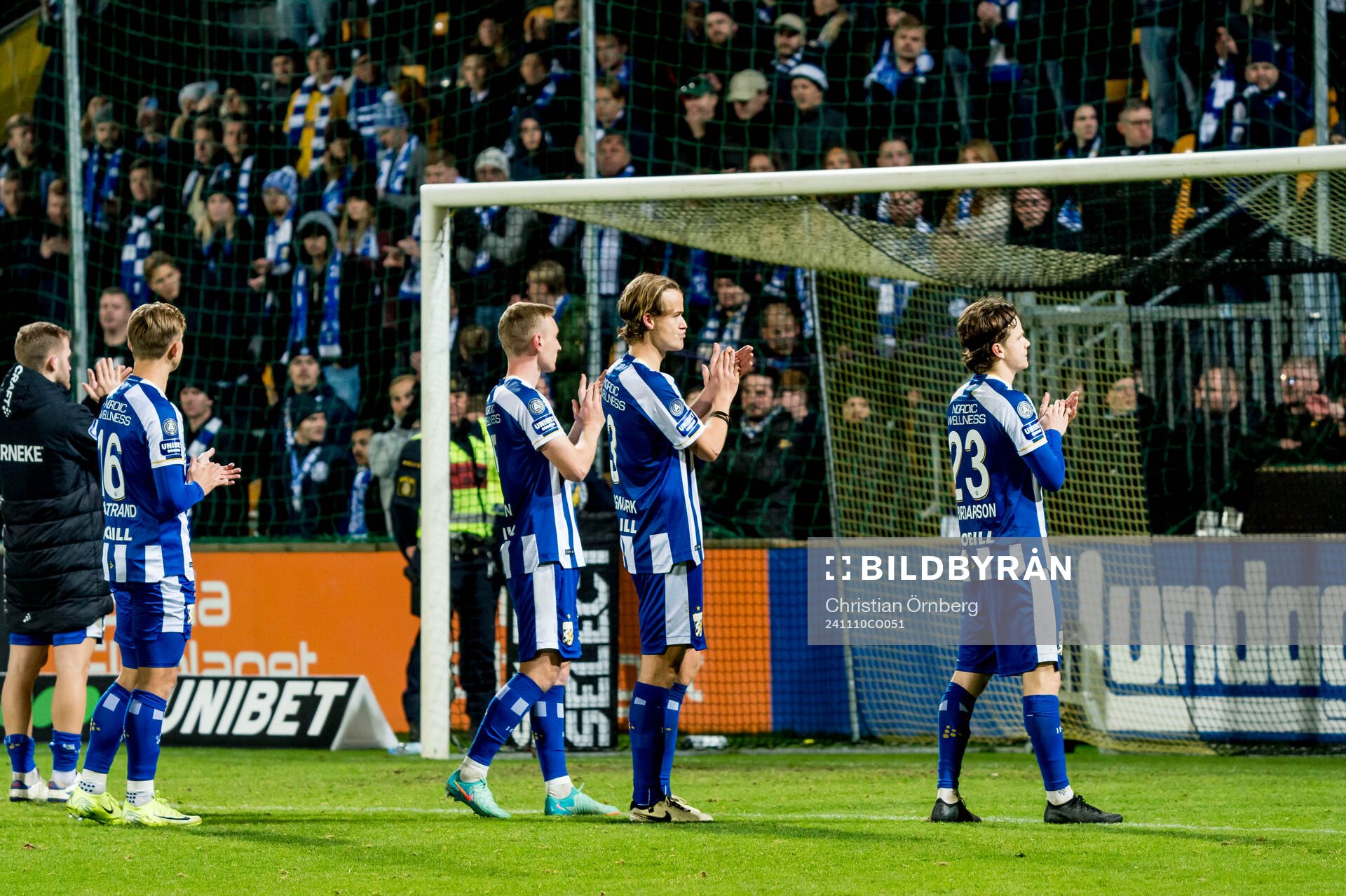 IFK Göteborgs spelare tackar publiken