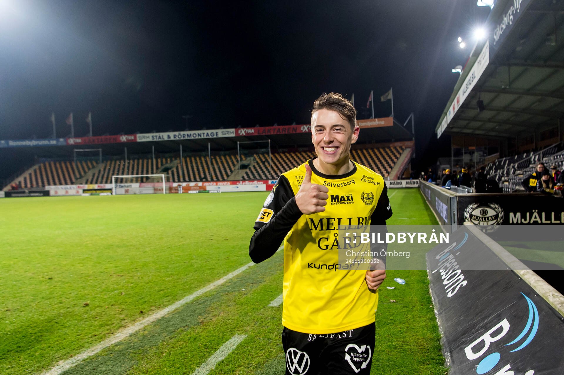 Mjällbys Elliot Stroud jublar
