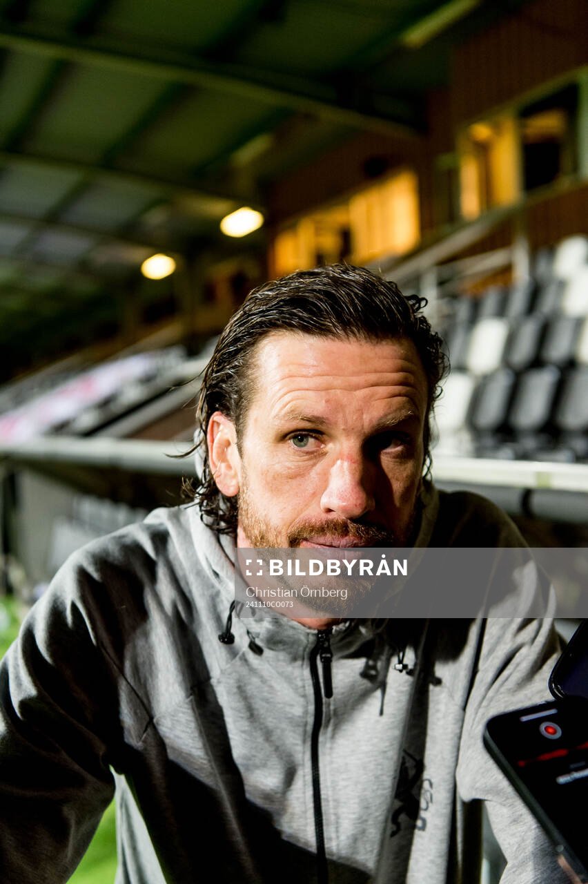 IFK Göteborgs Gustav Svensson efter fotbollsmatchen i Allsvenskan mellan Mjällby och IFK Göteborg den 10 november 2024 i Hällevik.