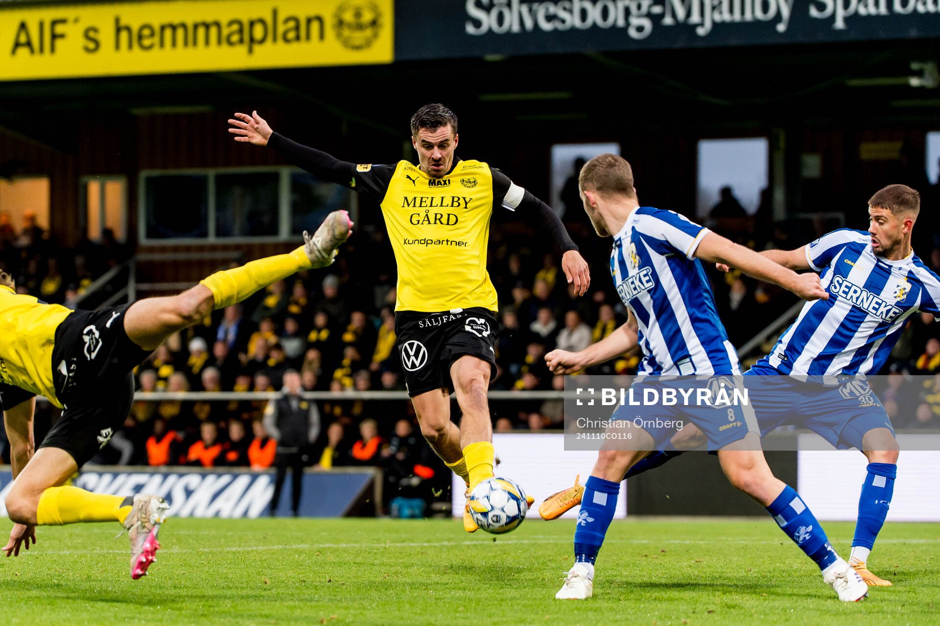 Mjällbys Jesper Gustavsson och IFK Göteborgs Jonas Bager