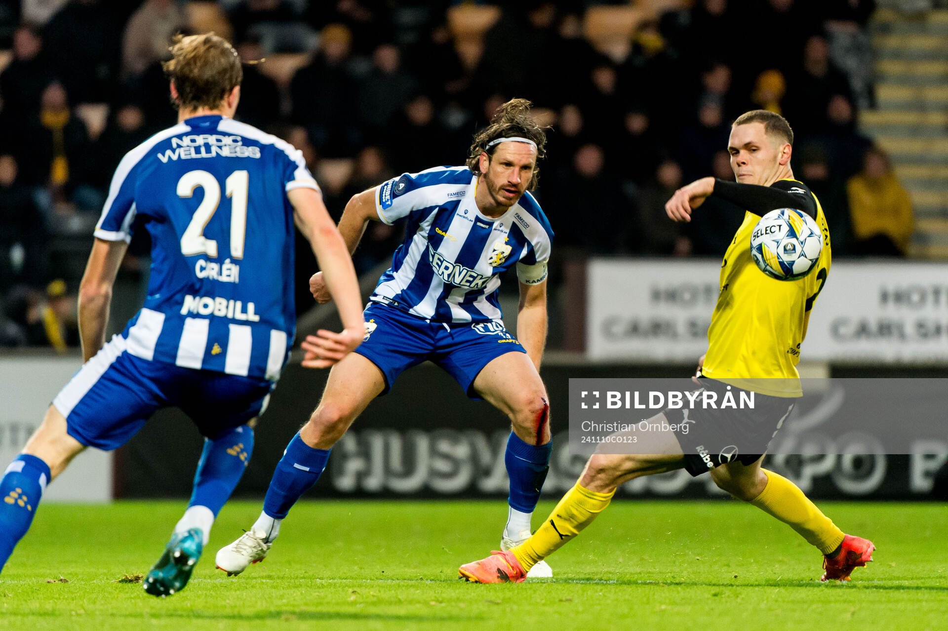 IFK Göteborgs Gustav Svensson och Mjällbys Jacob