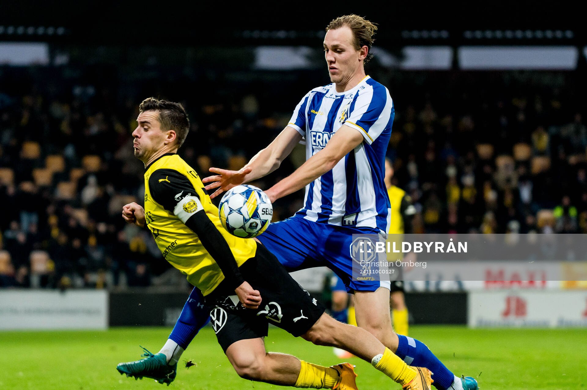 Mjällbys Jesper Gustavsson och IFK Göteborgs Adam Carlén