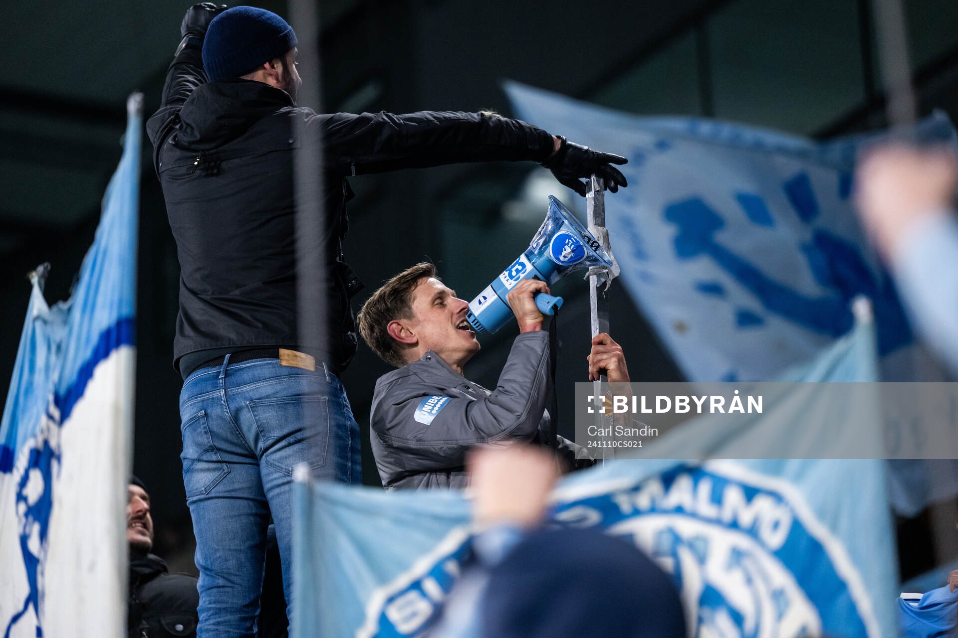Malmö FFs Søren Rieks jublar med supportrarna