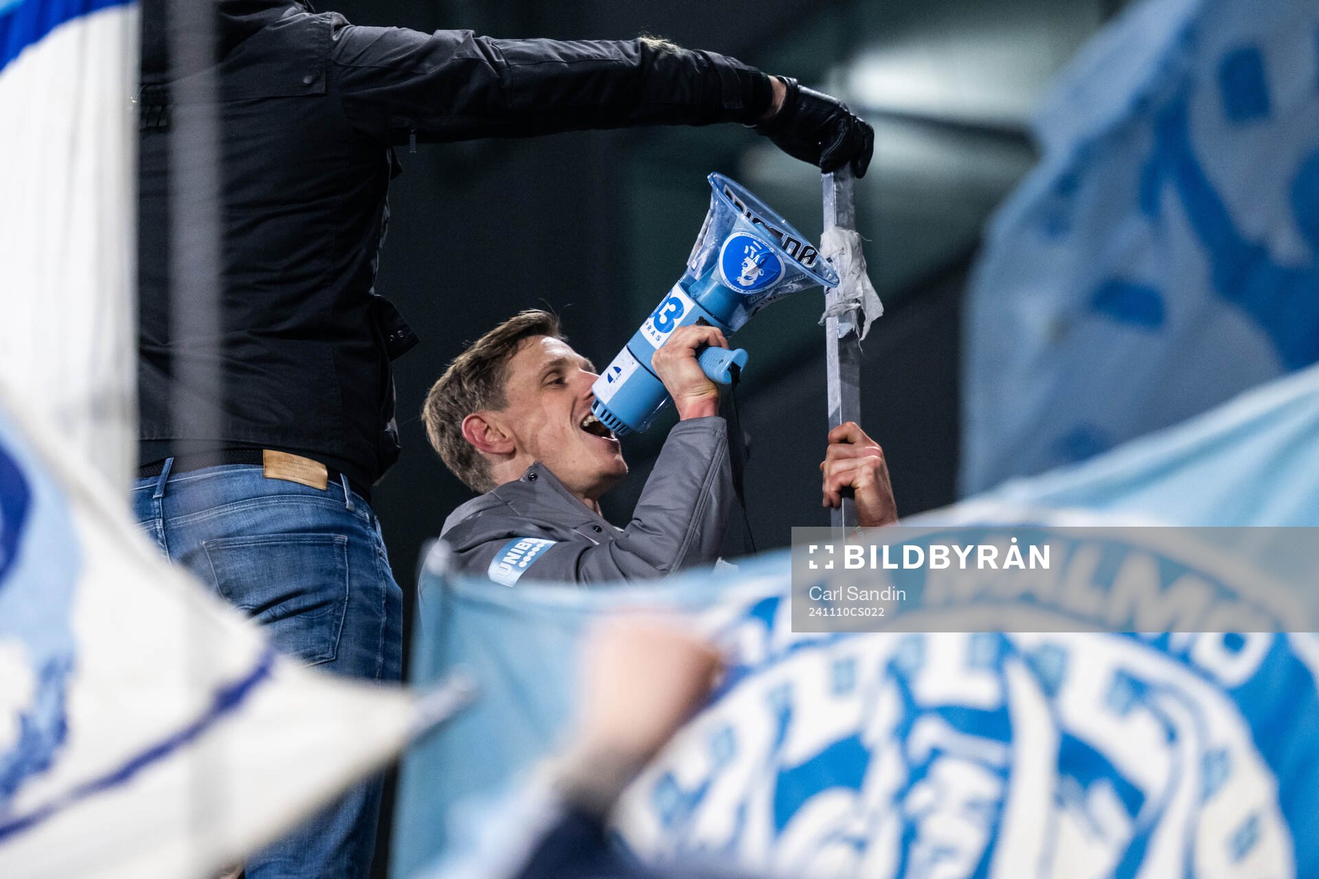 Malmö FFs Søren Rieks jublar med supportrarna