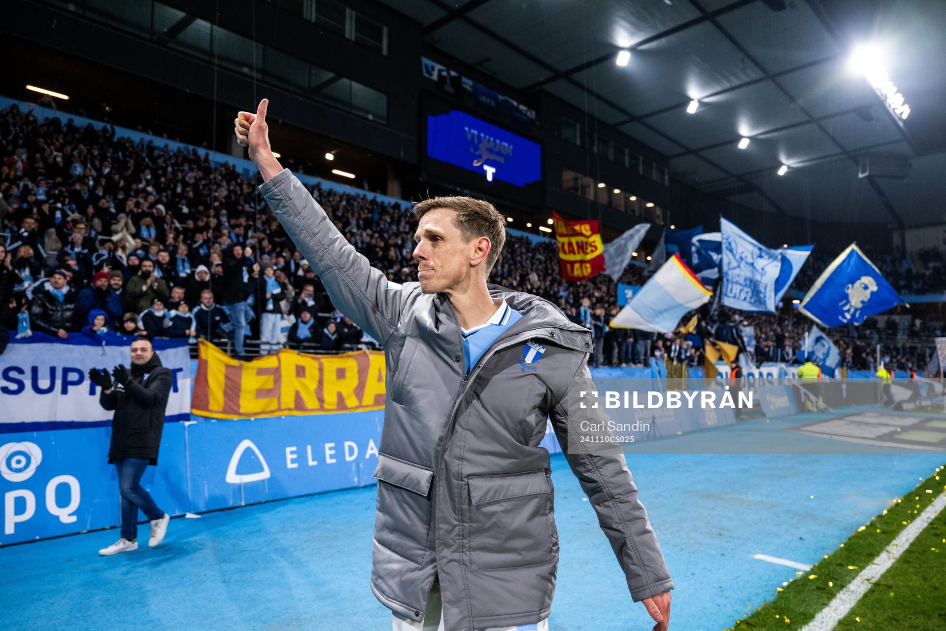 Malmö FFs Søren Rieks tackar publiken