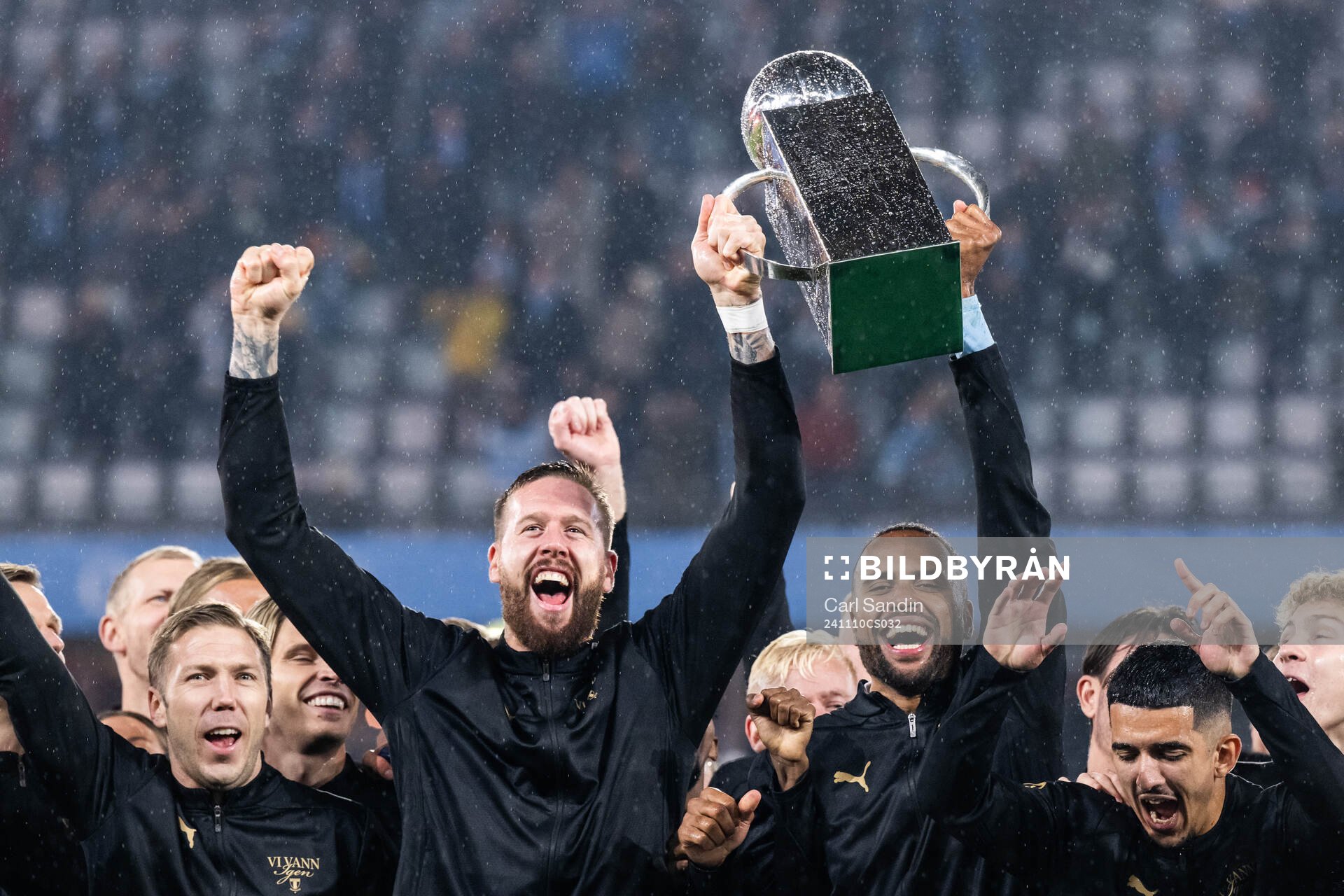 Malmö FFs Pontus Jansson och Isaac Kiese Thelin jublar med