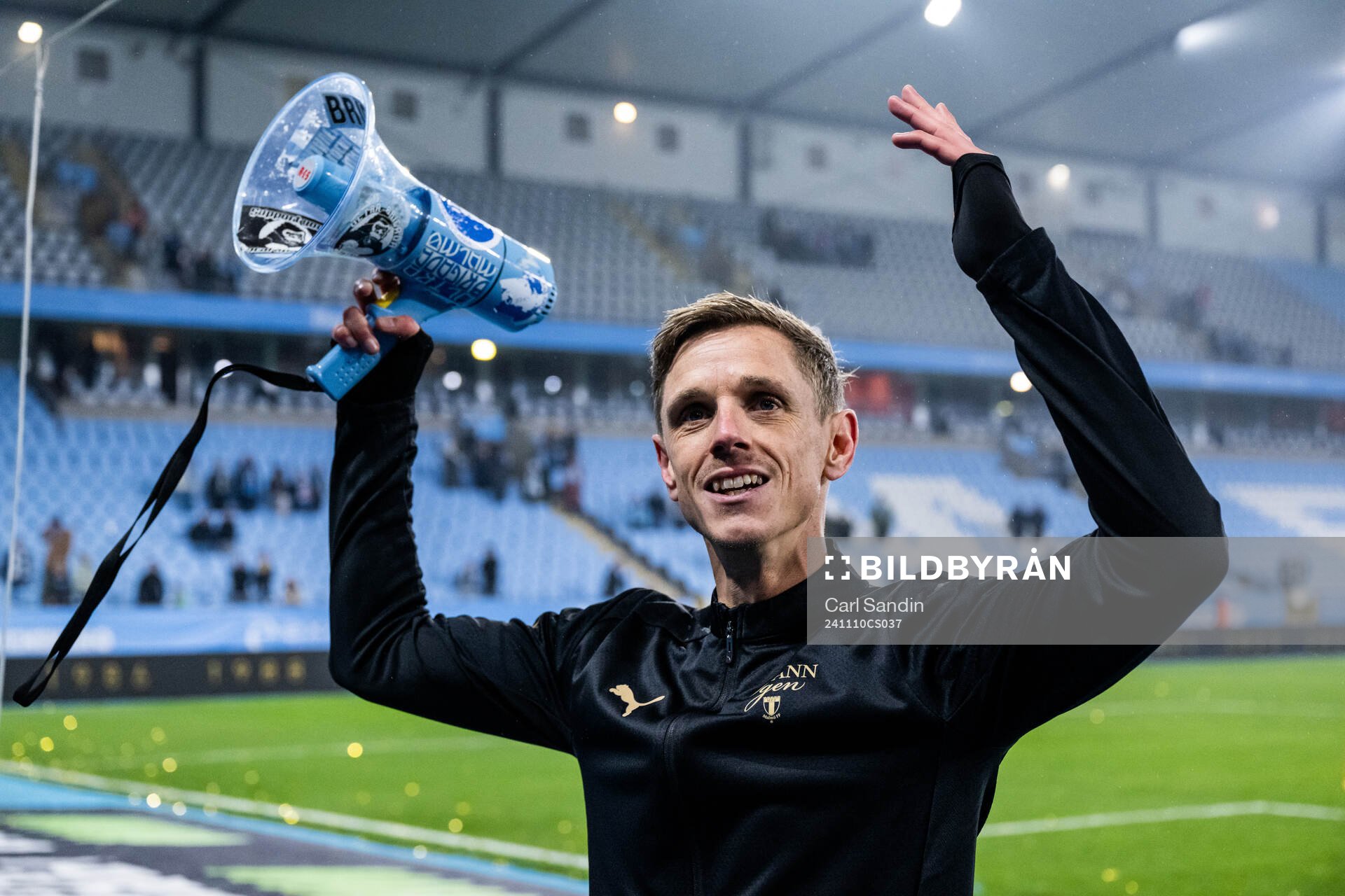 Malmö FFs Søren Rieks jublar med supportrar