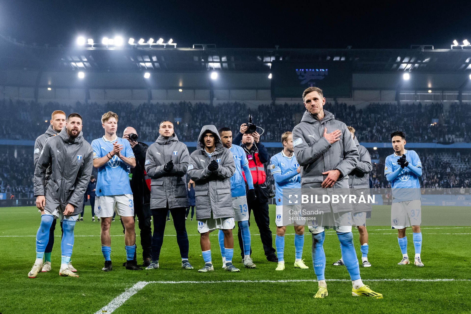 Malmö FFs Søren Rieks tackar publiken